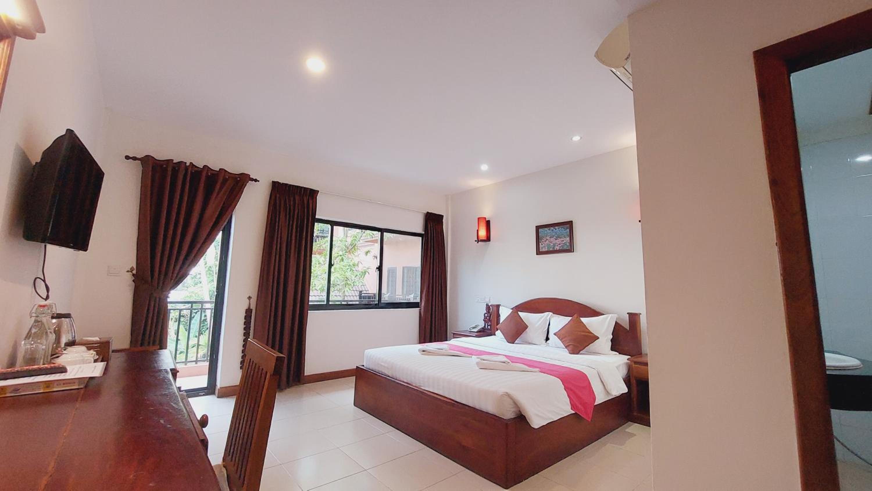 King Room with Balcony photo 3