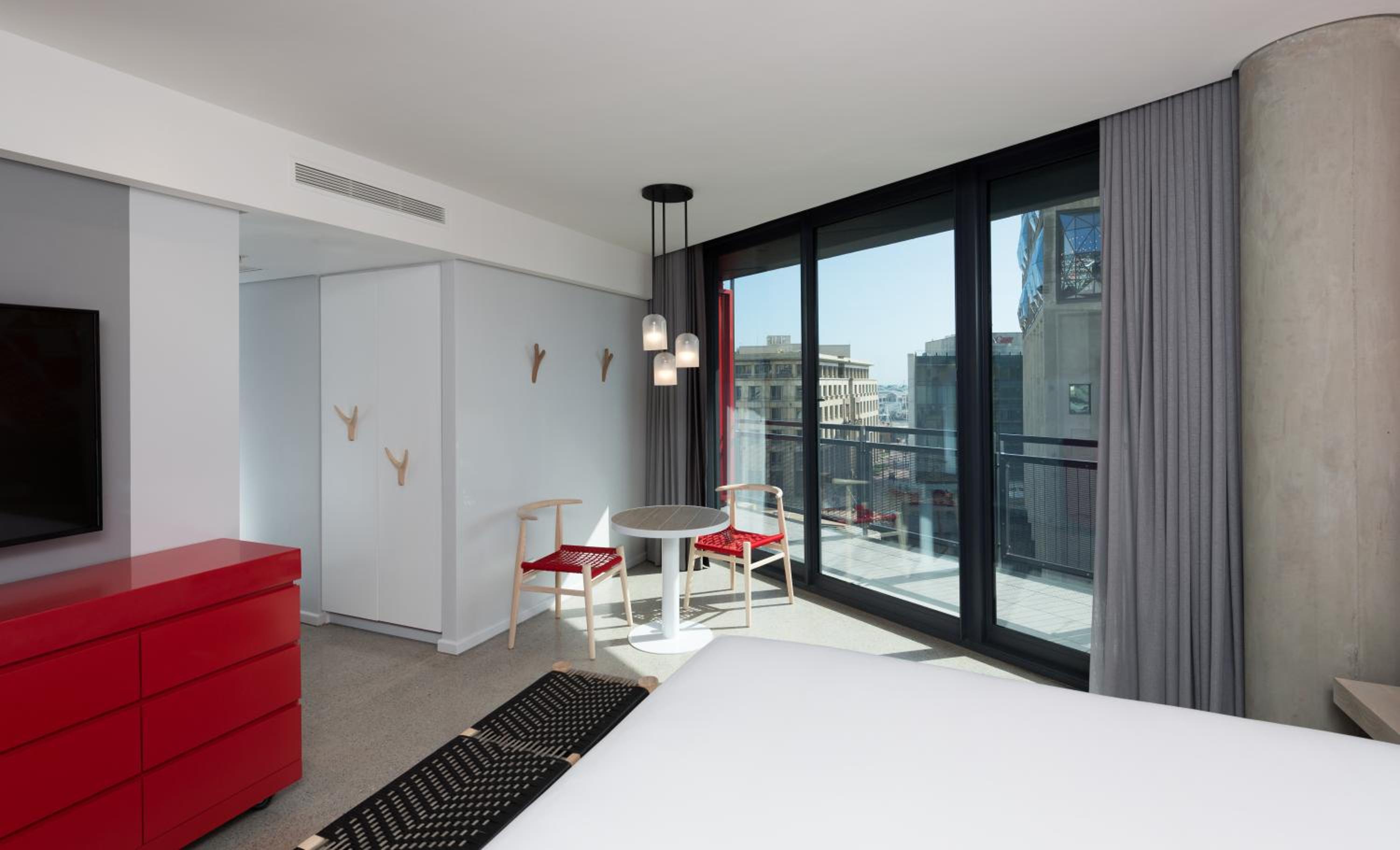Junior Suite with Balcony and Waterfront View - Photo 8