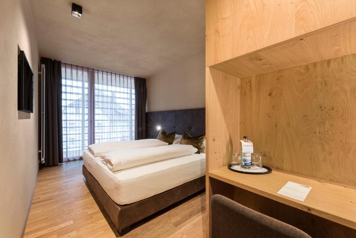 Double Room with Balcony - Photo 3