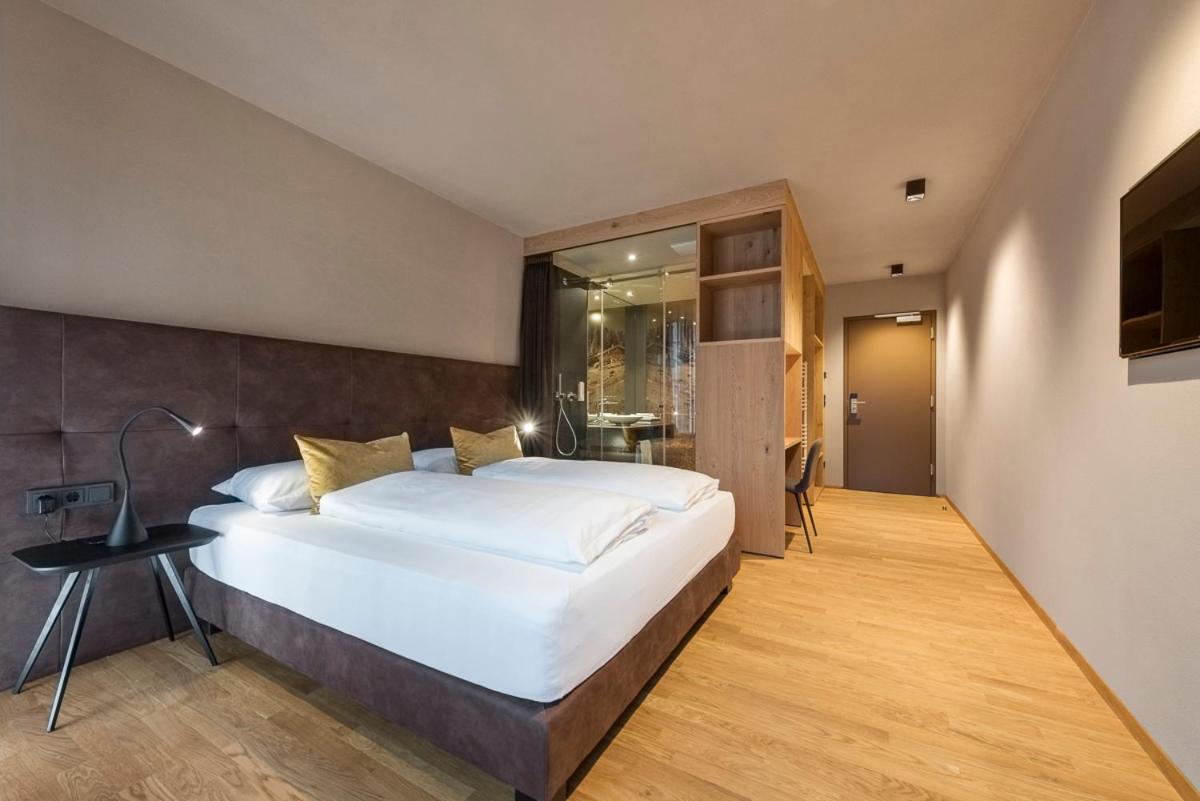 Double Room with Balcony - Photo 1