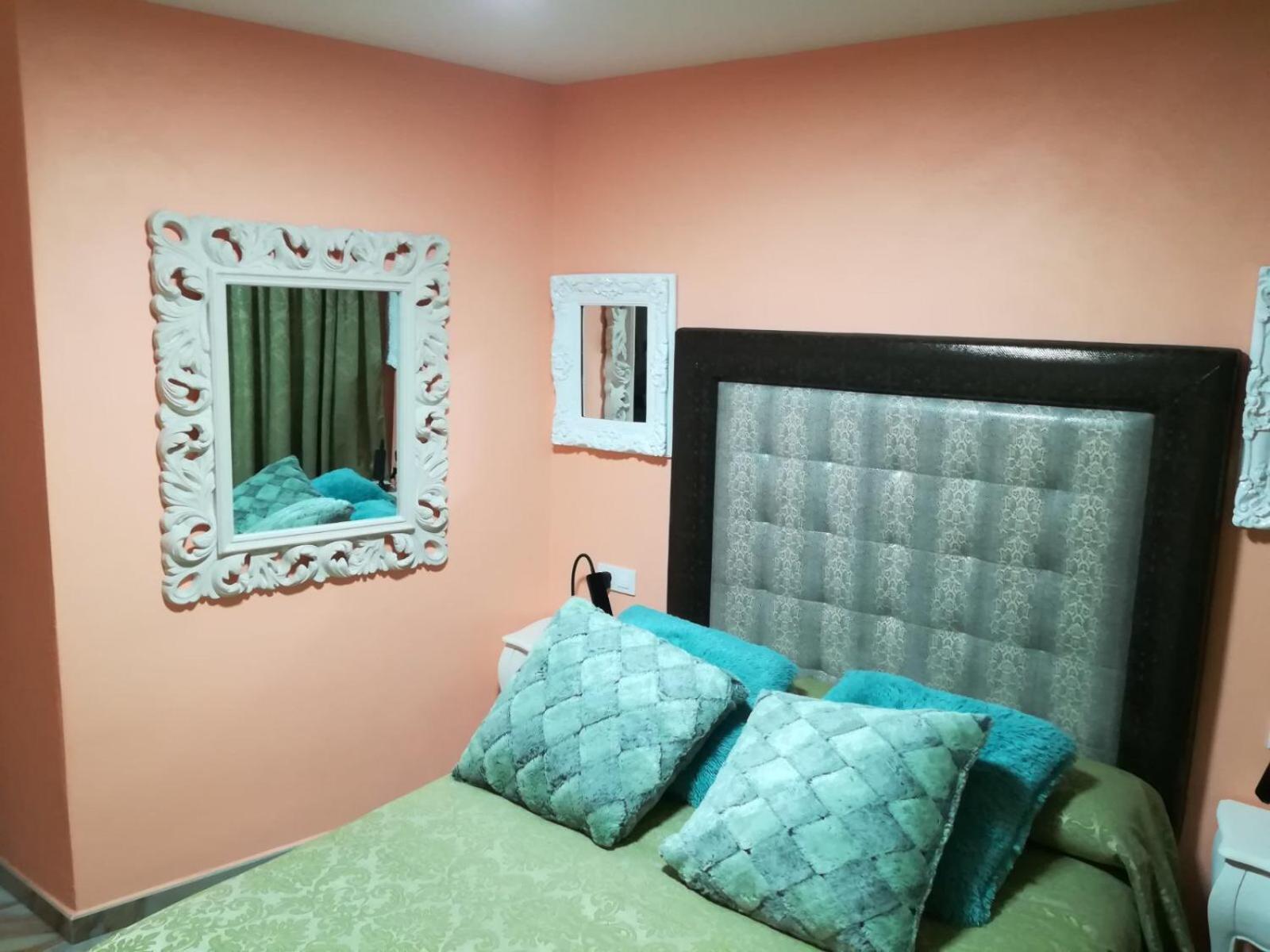 Deluxe Double Room with Balcony and Sea View - Photo 8