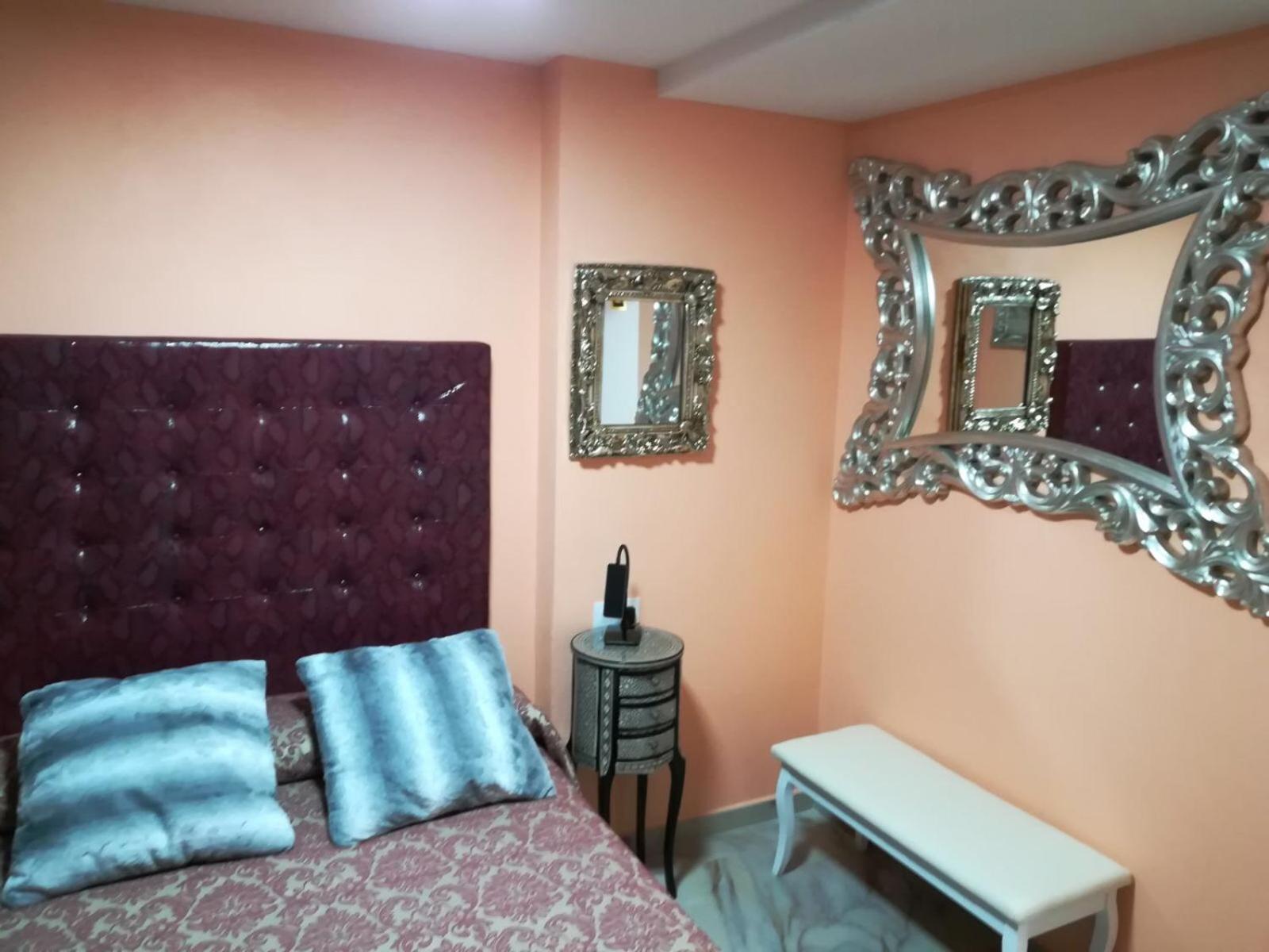 Deluxe Double Room with Balcony - Photo 4