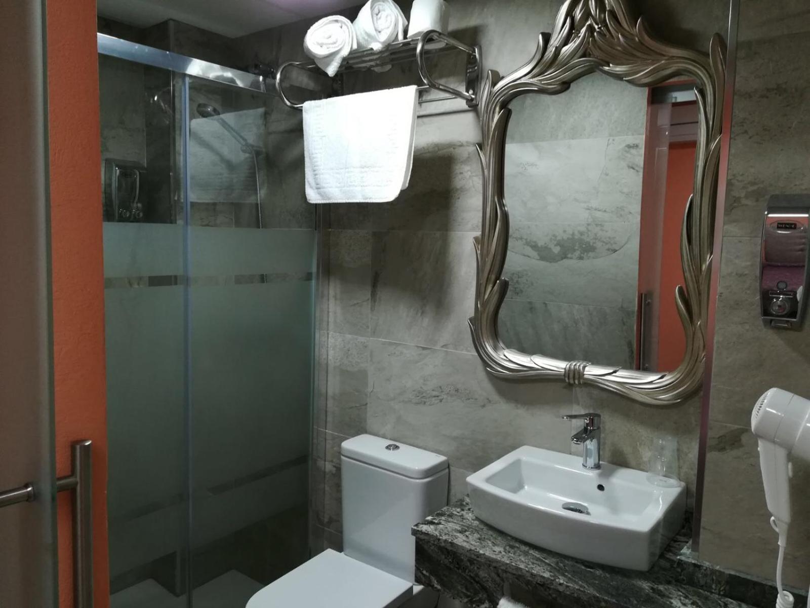 Deluxe Double Room with Balcony - Photo 6