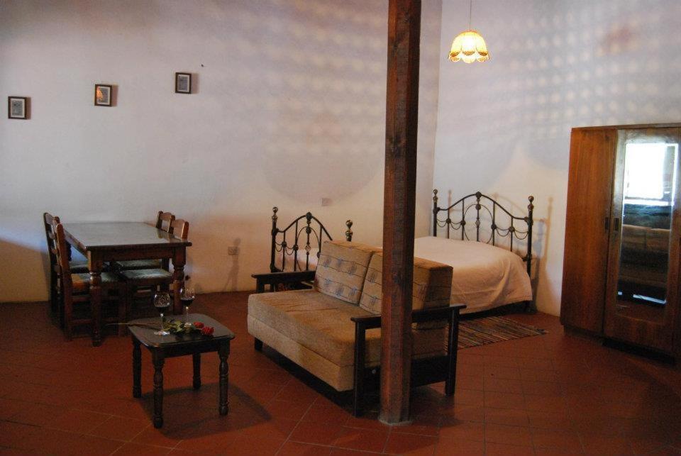 One-Bedroom Apartment with 	Fireplace  photo 1