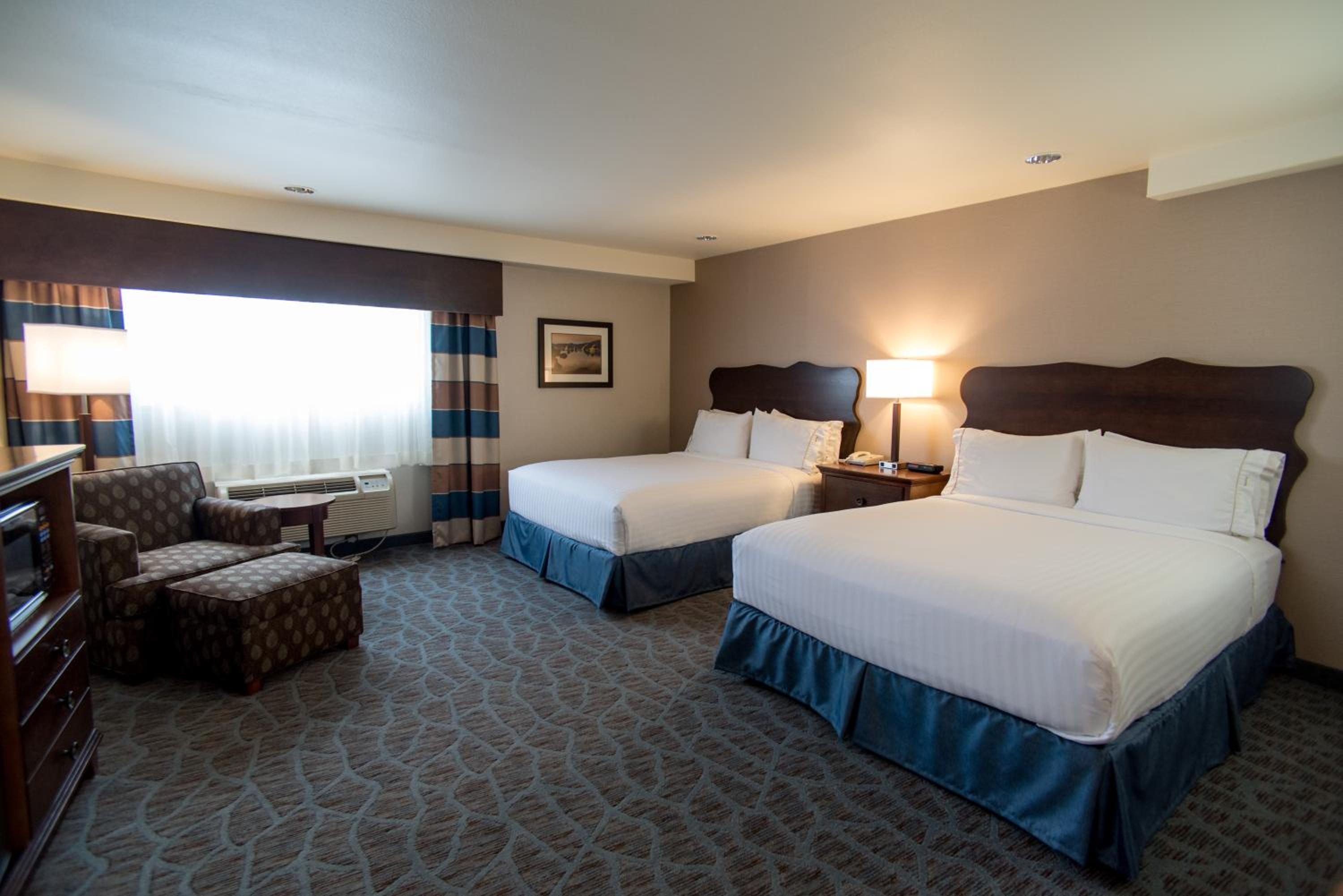 Standard Queen Room with Two Queen Beds - Extra Floor Space
