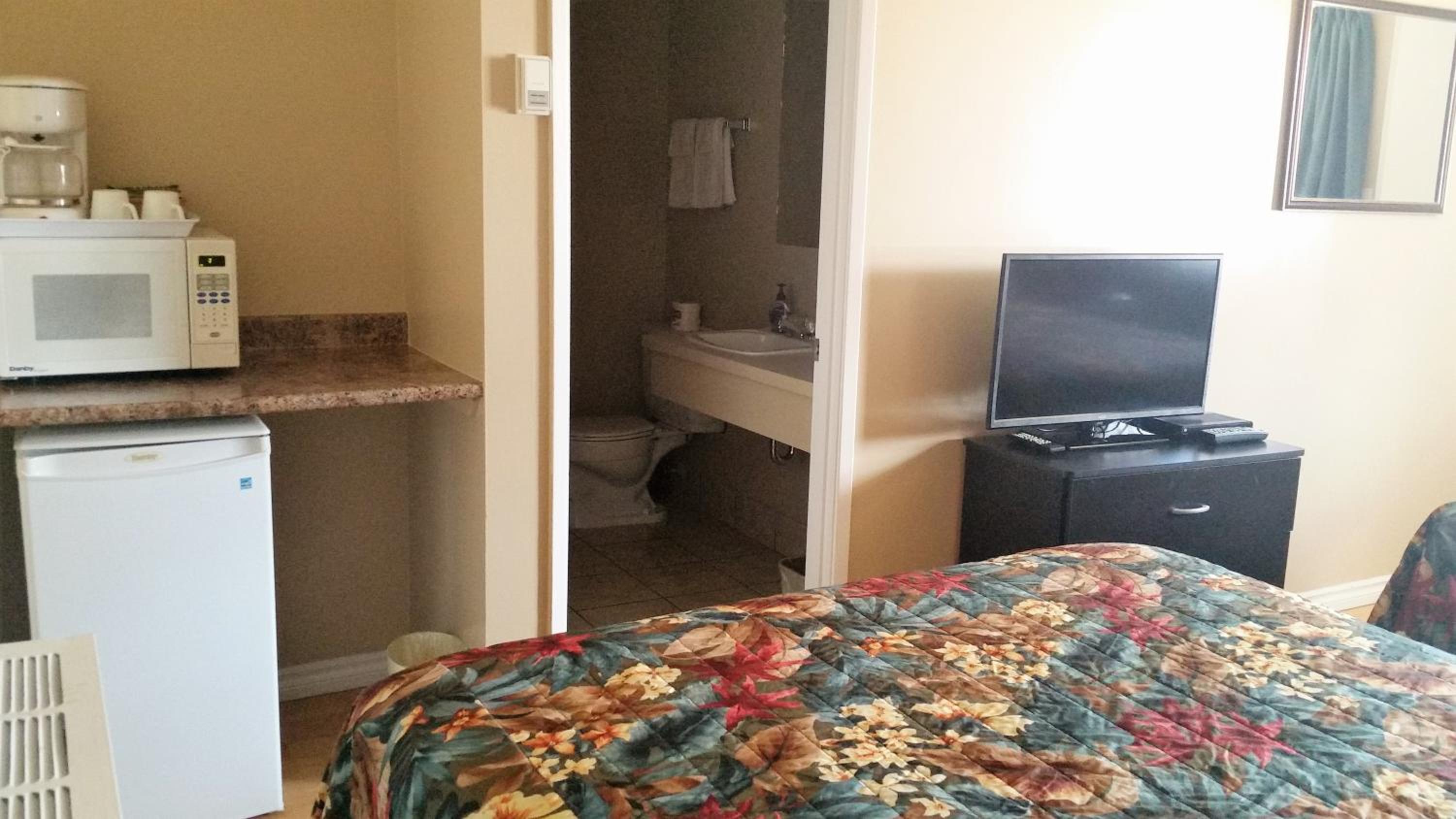 Queen Room - Photo 5