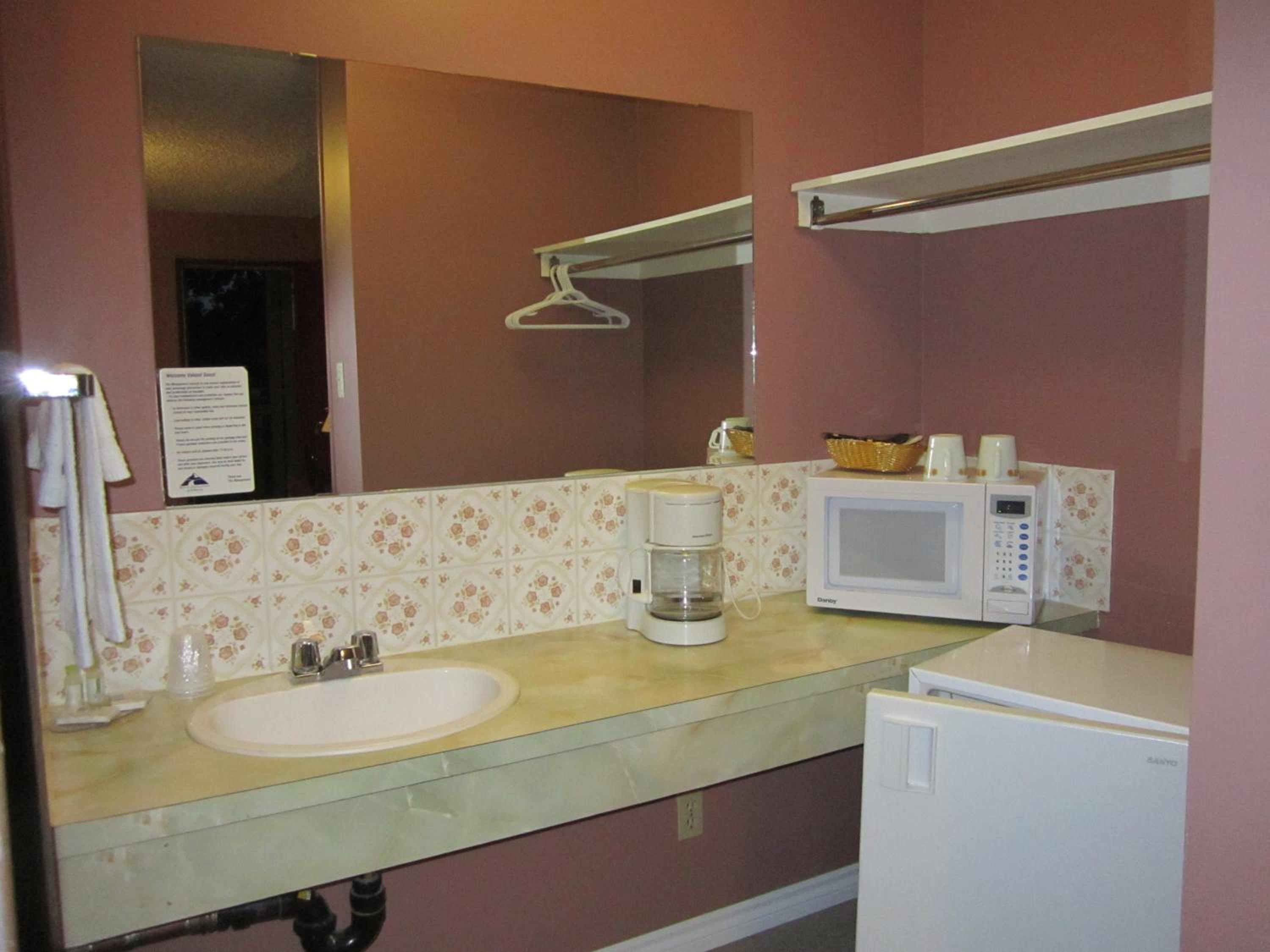 Deluxe Queen Room - Photo 1