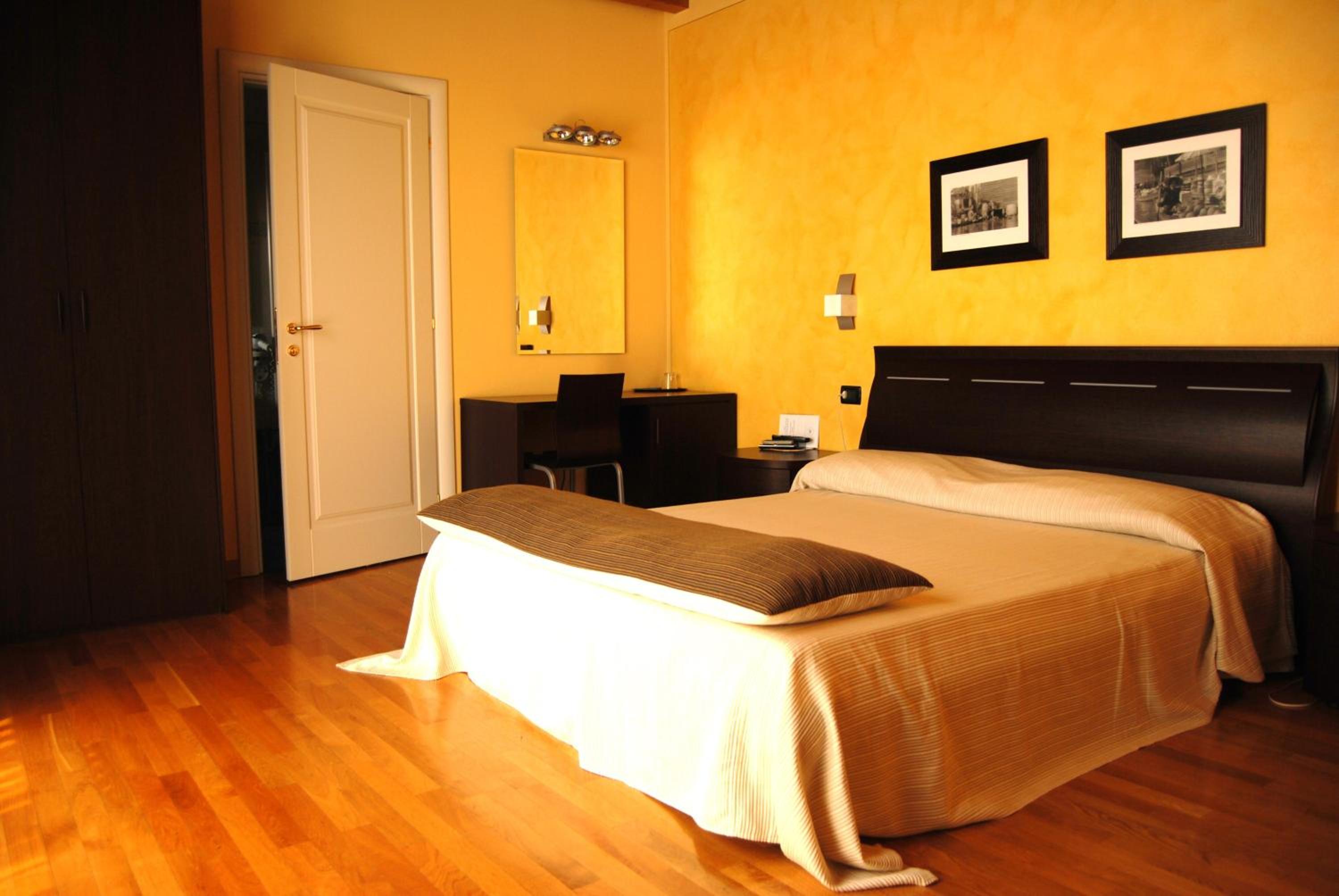 Double or Twin Room photo 2