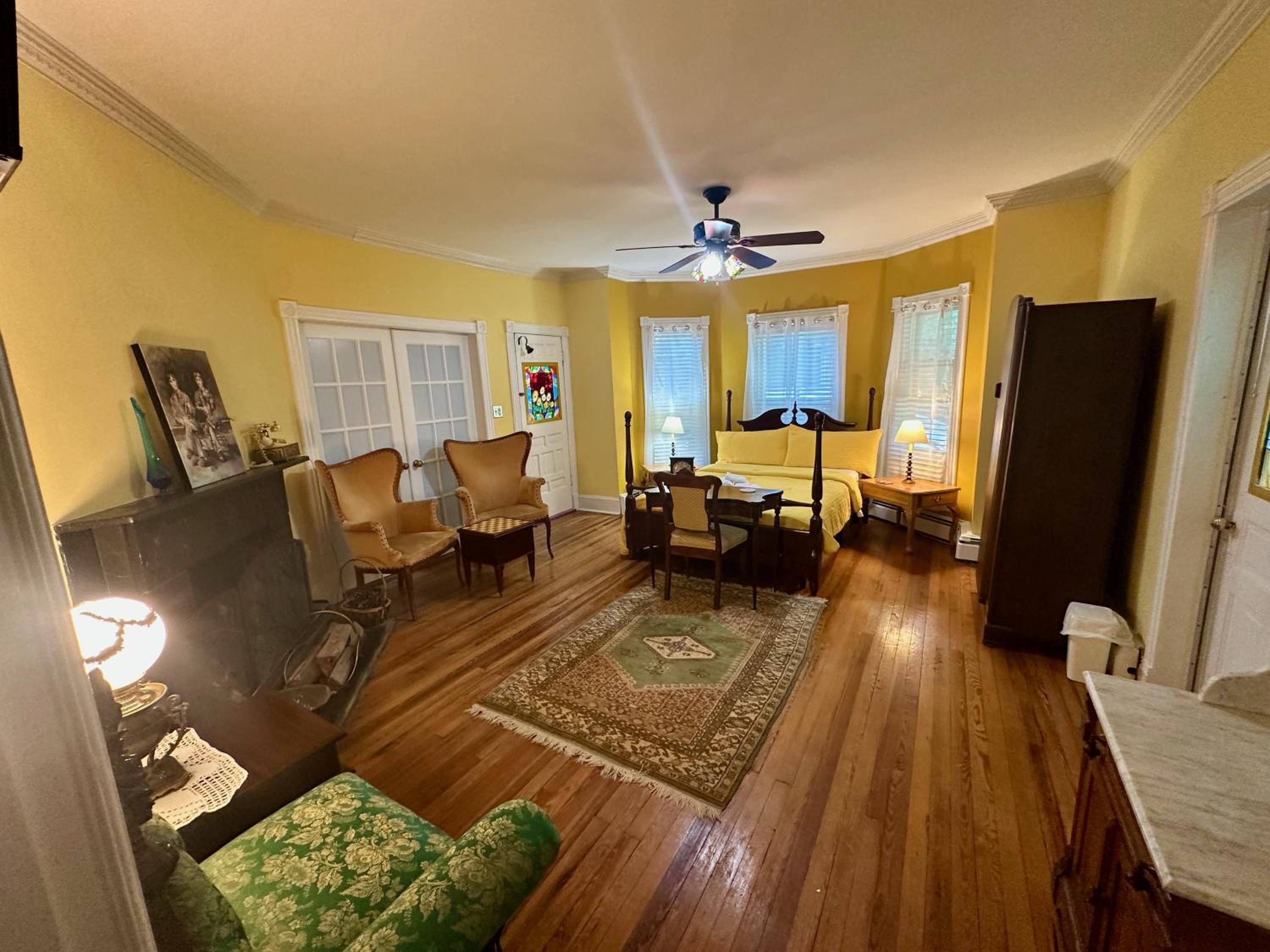 Queen Room - Disability Access photo 1