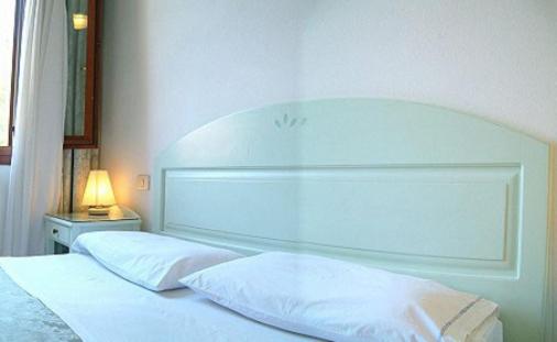 Double Room with Shared Bathroom - Annex photo 2