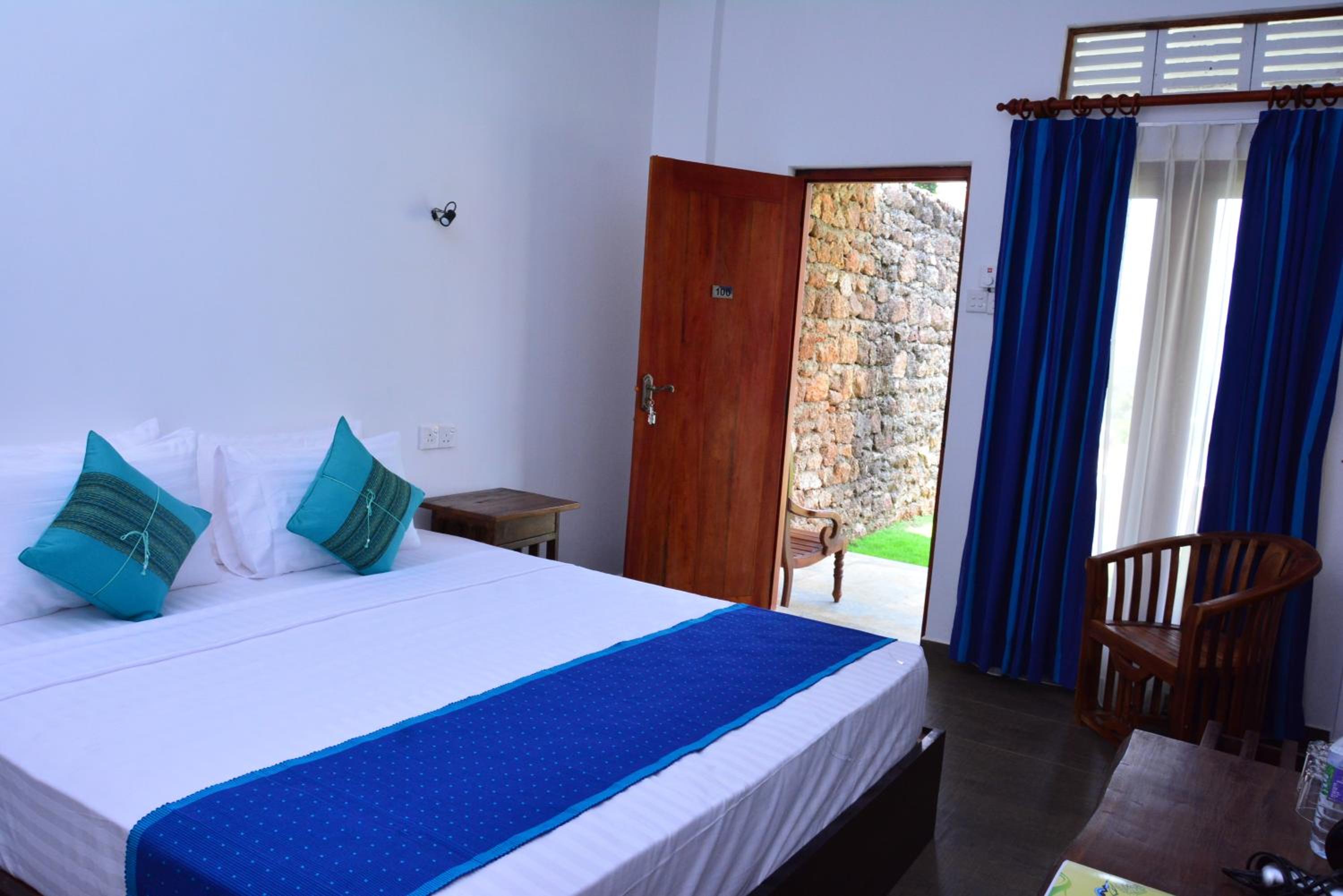 Double or Twin Room - Photo 4