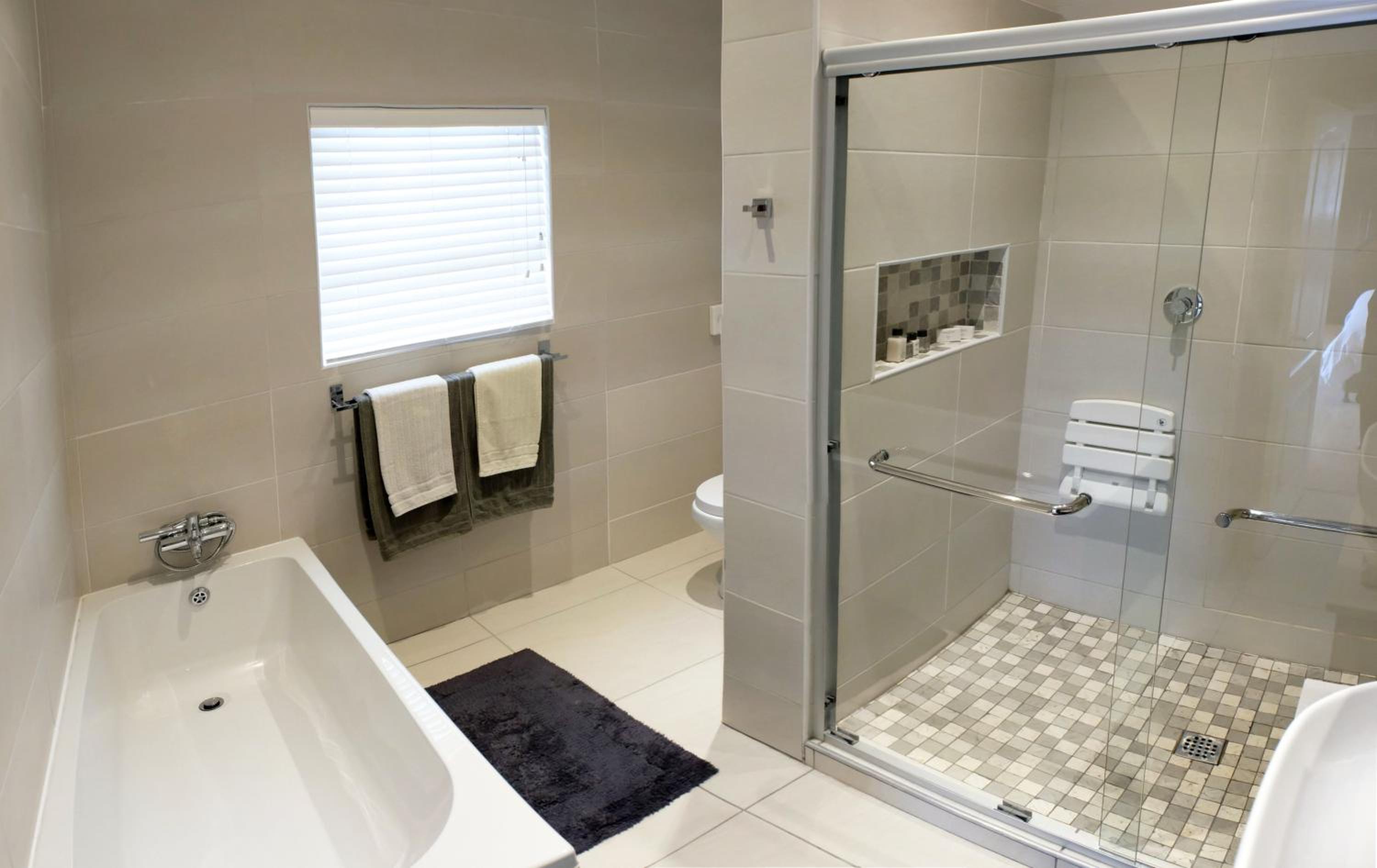 King Room with Pool View - Photo 4