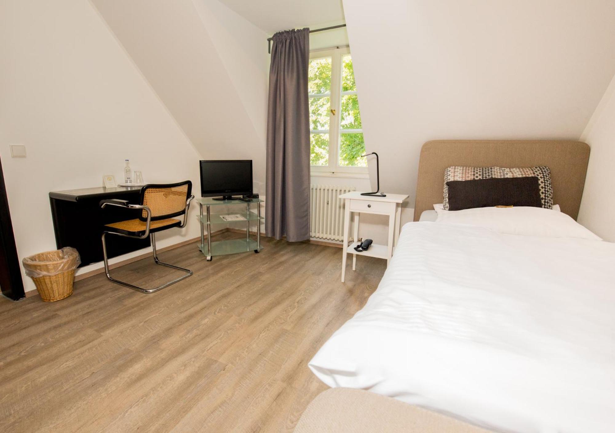 Large Single Room