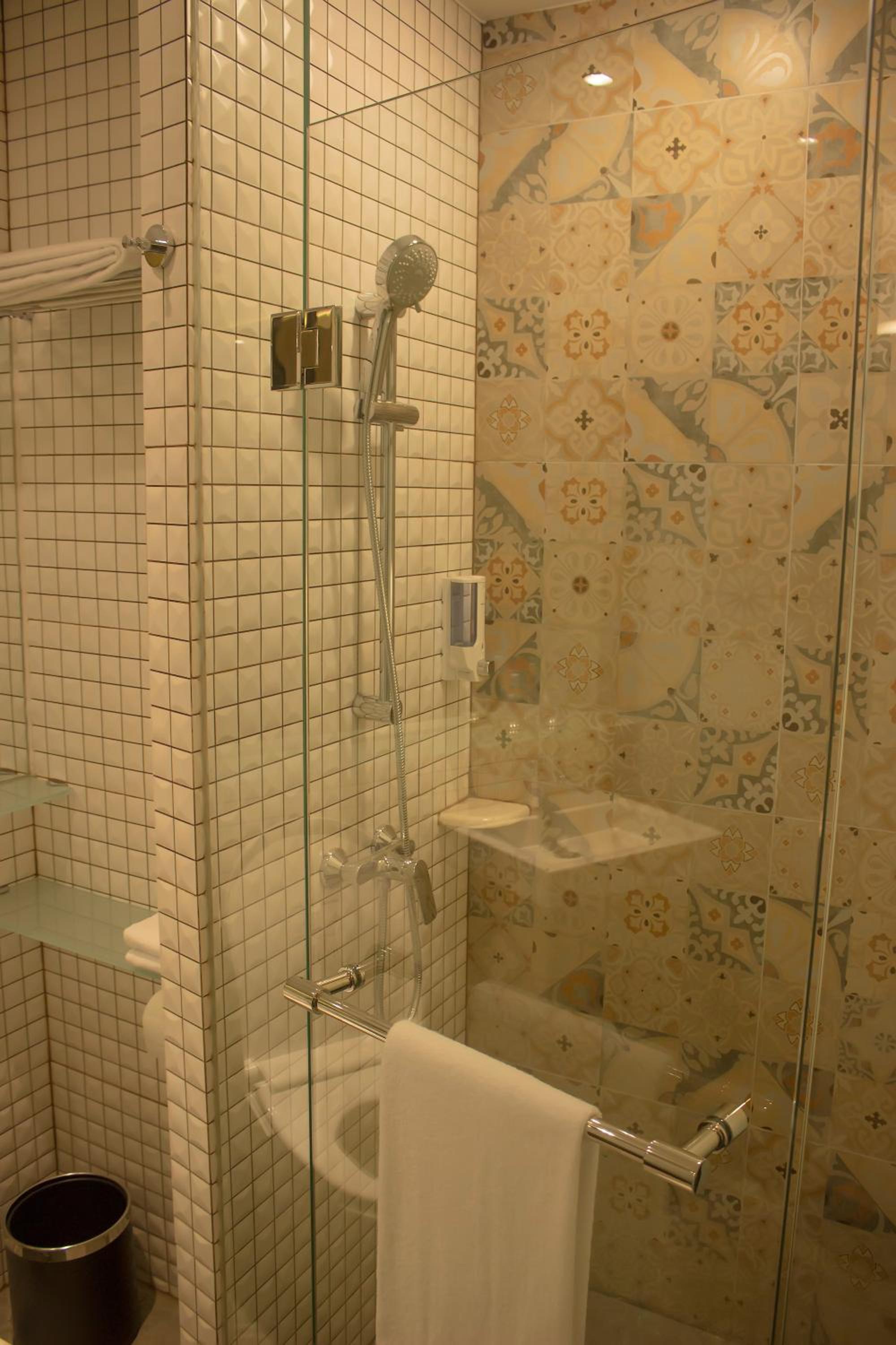 Deluxe Room - Photo 7