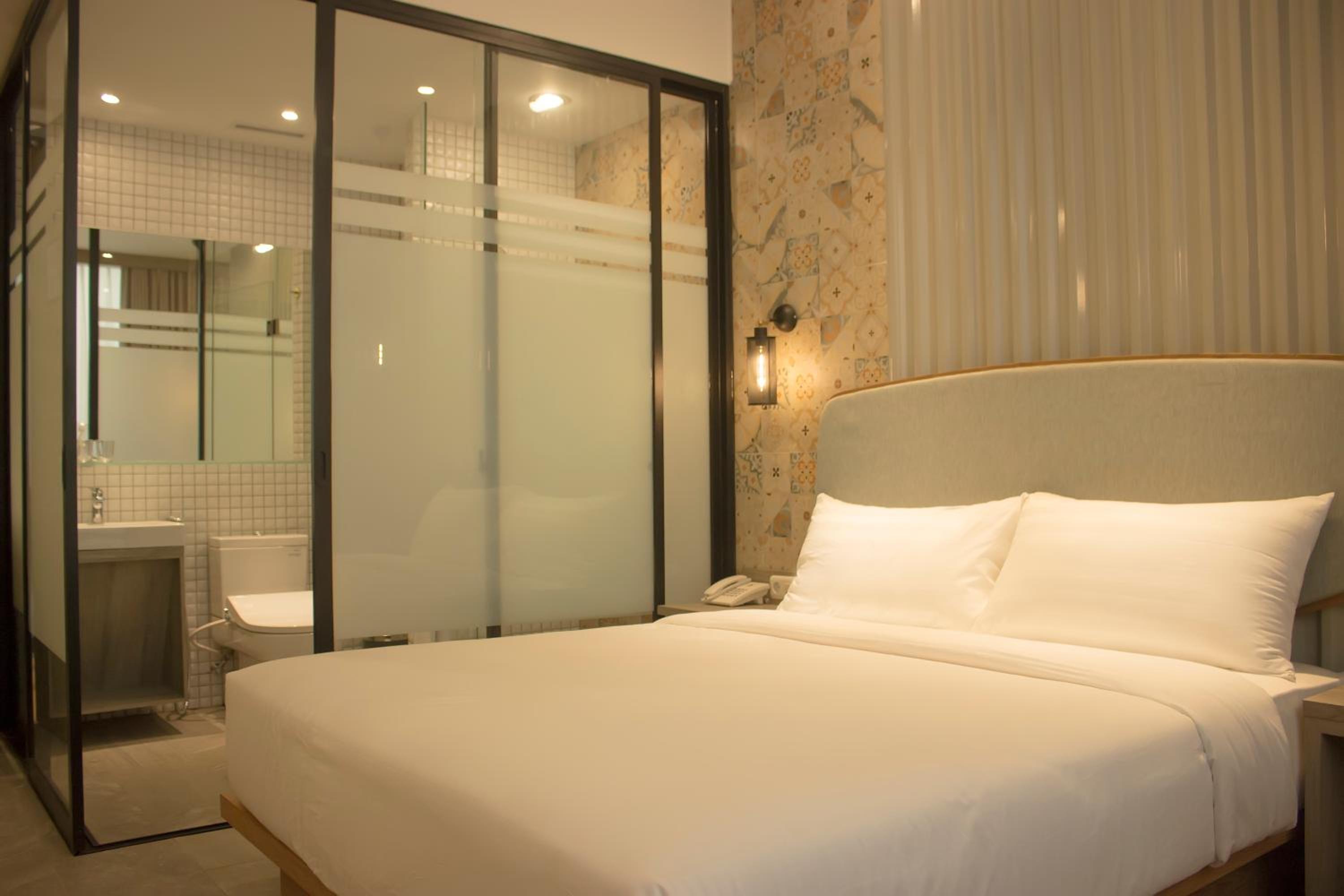 Deluxe Room - Photo 14