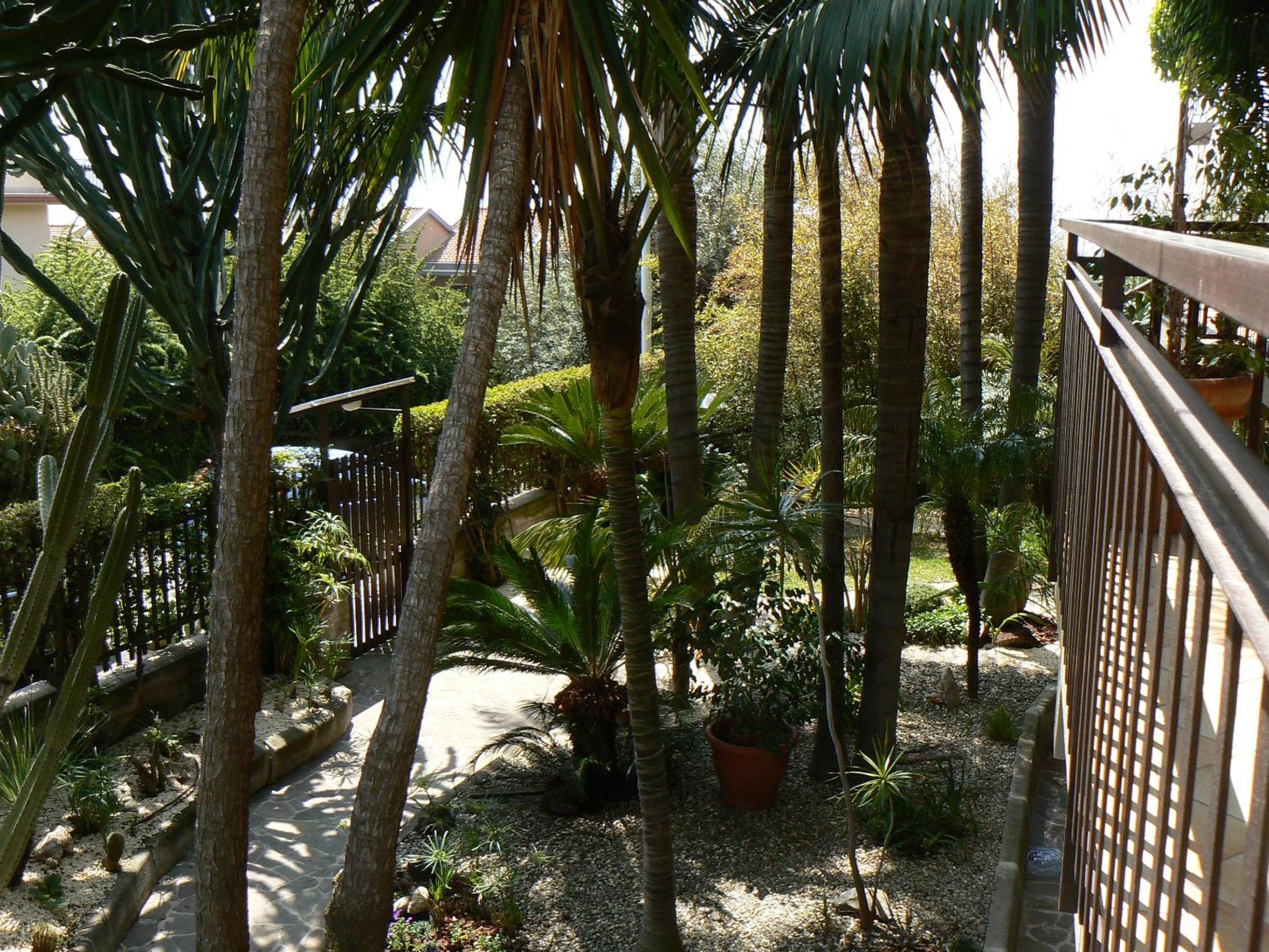Deluxe Double Room with Balcony - Photo 3