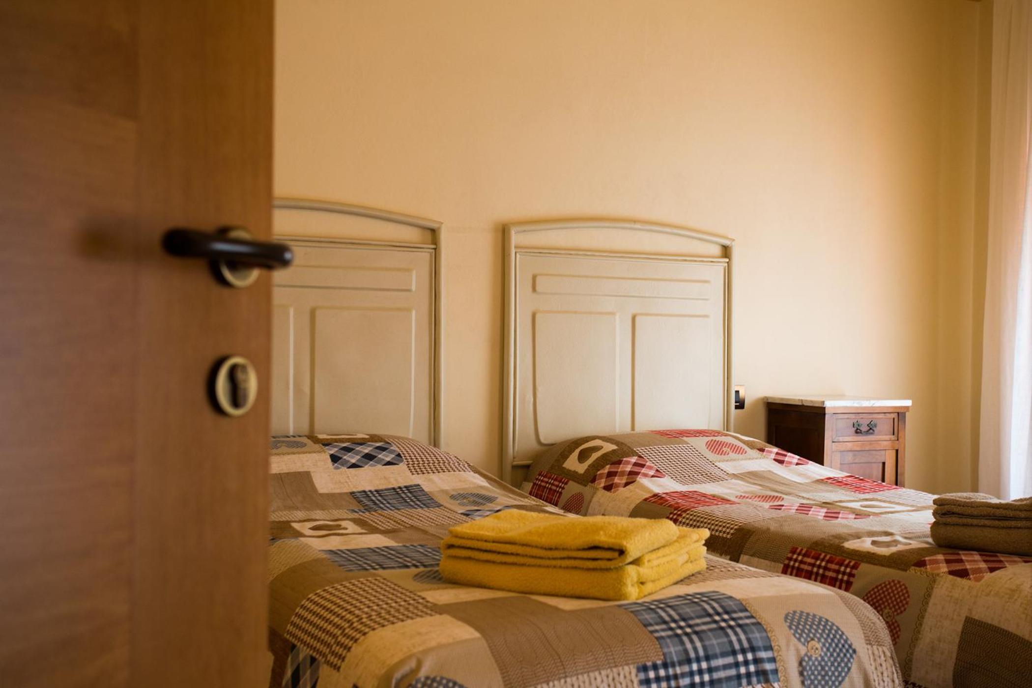 Double or Twin Room with Private Bathroom photo 3