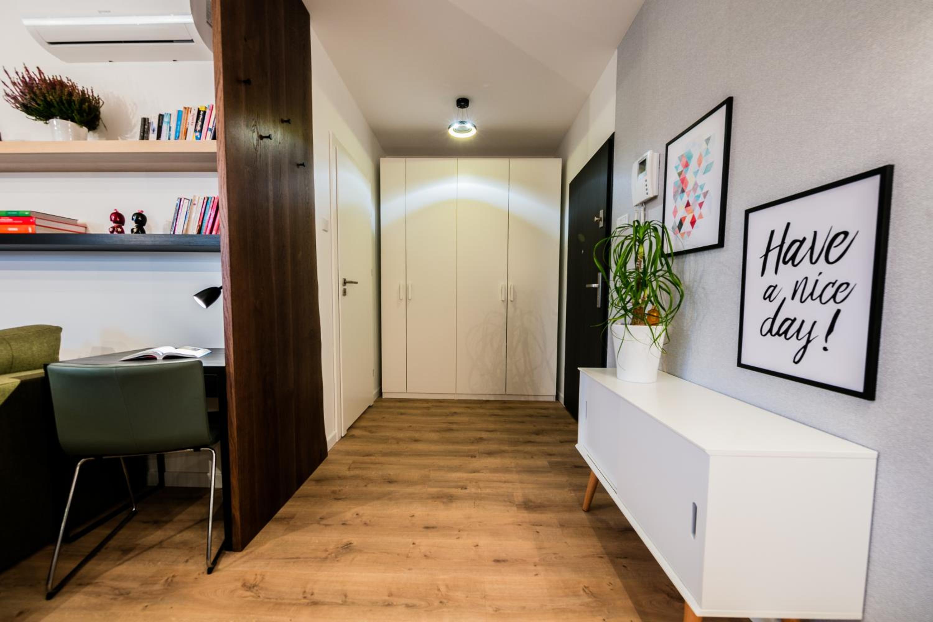 One-Bedroom Apartment photo 1