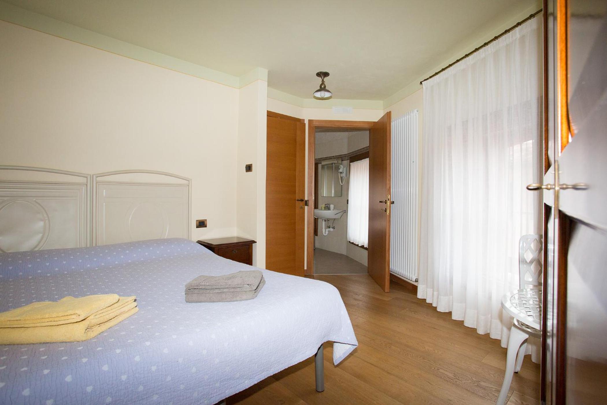 Double or Twin Room with Bathroom photo 3