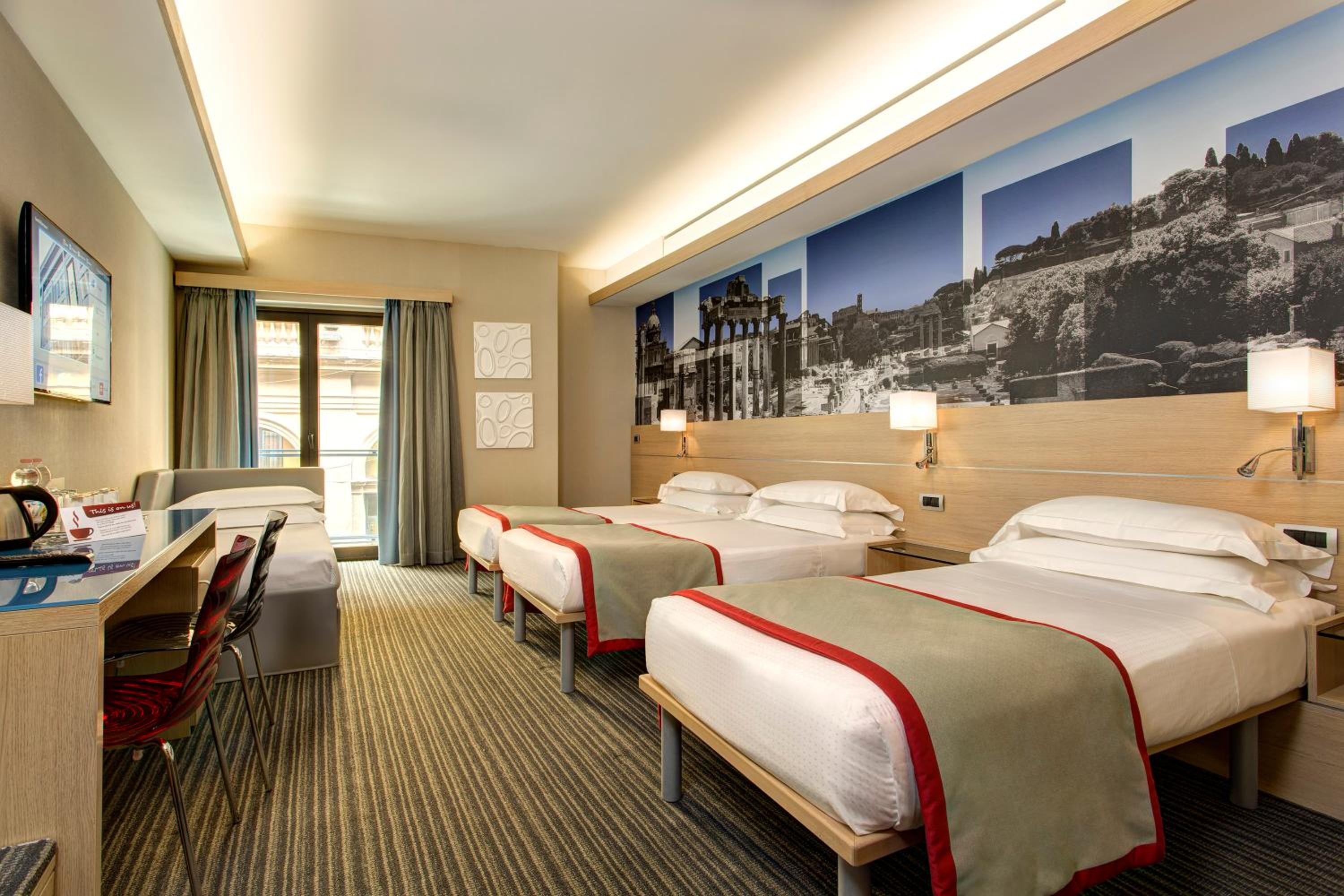 Quadruple Room thumbnail 6