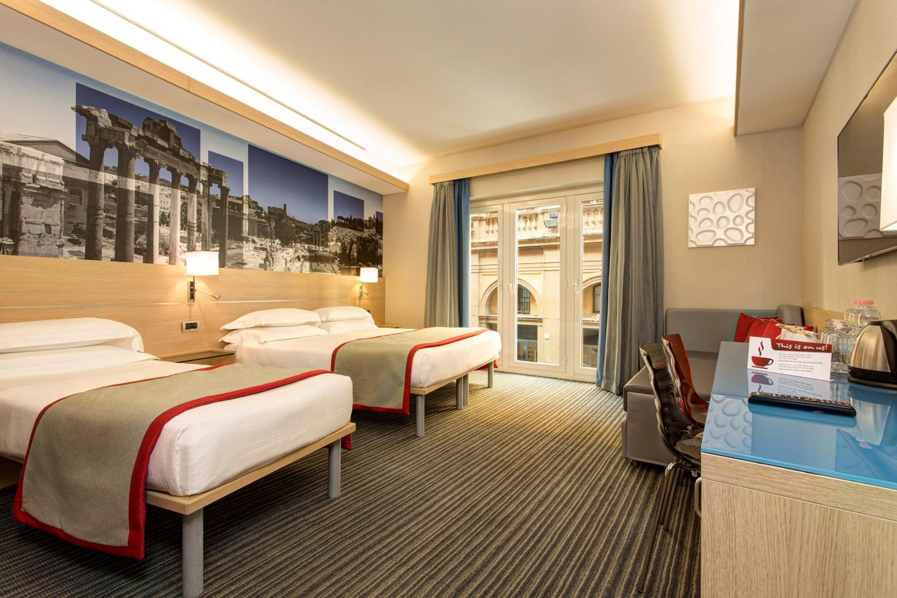 Quadruple Room thumbnail 5