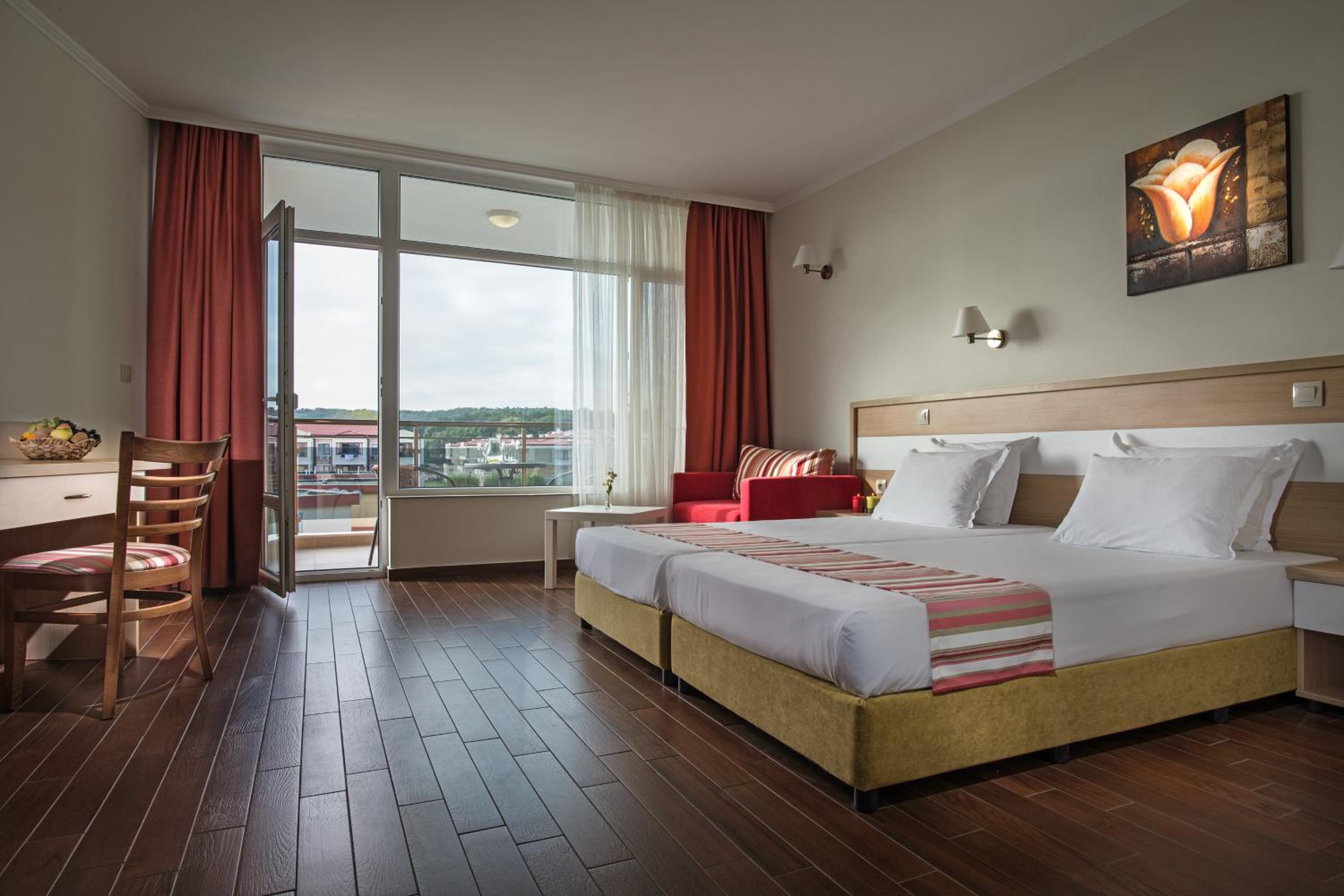 Twin Room with Balcony (2 Adults + 1 Child) - Photo 1