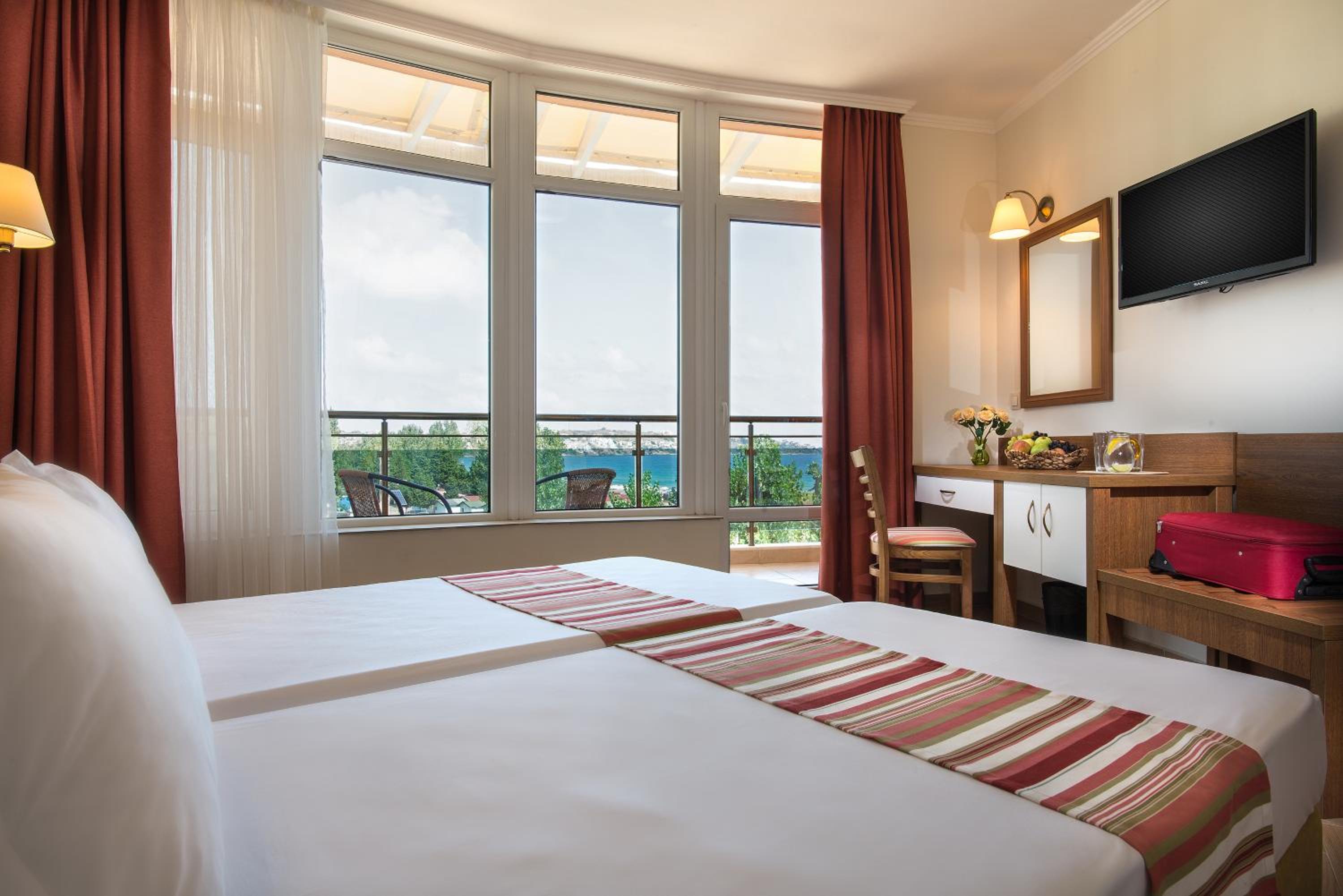 Family Suite (2 Adults + 2 Children) with Balcony
