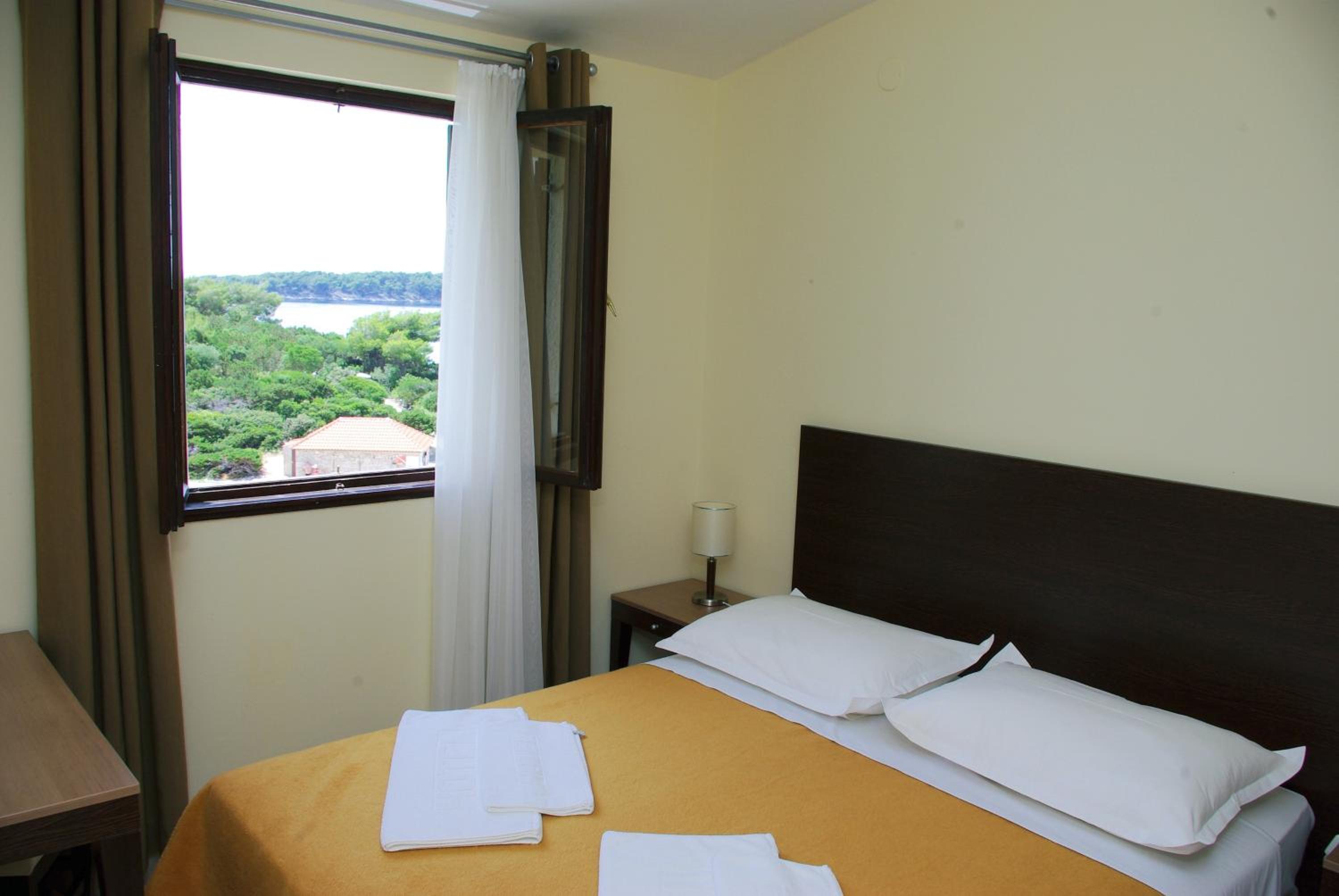 Two-Bedroom Suite - Photo 4