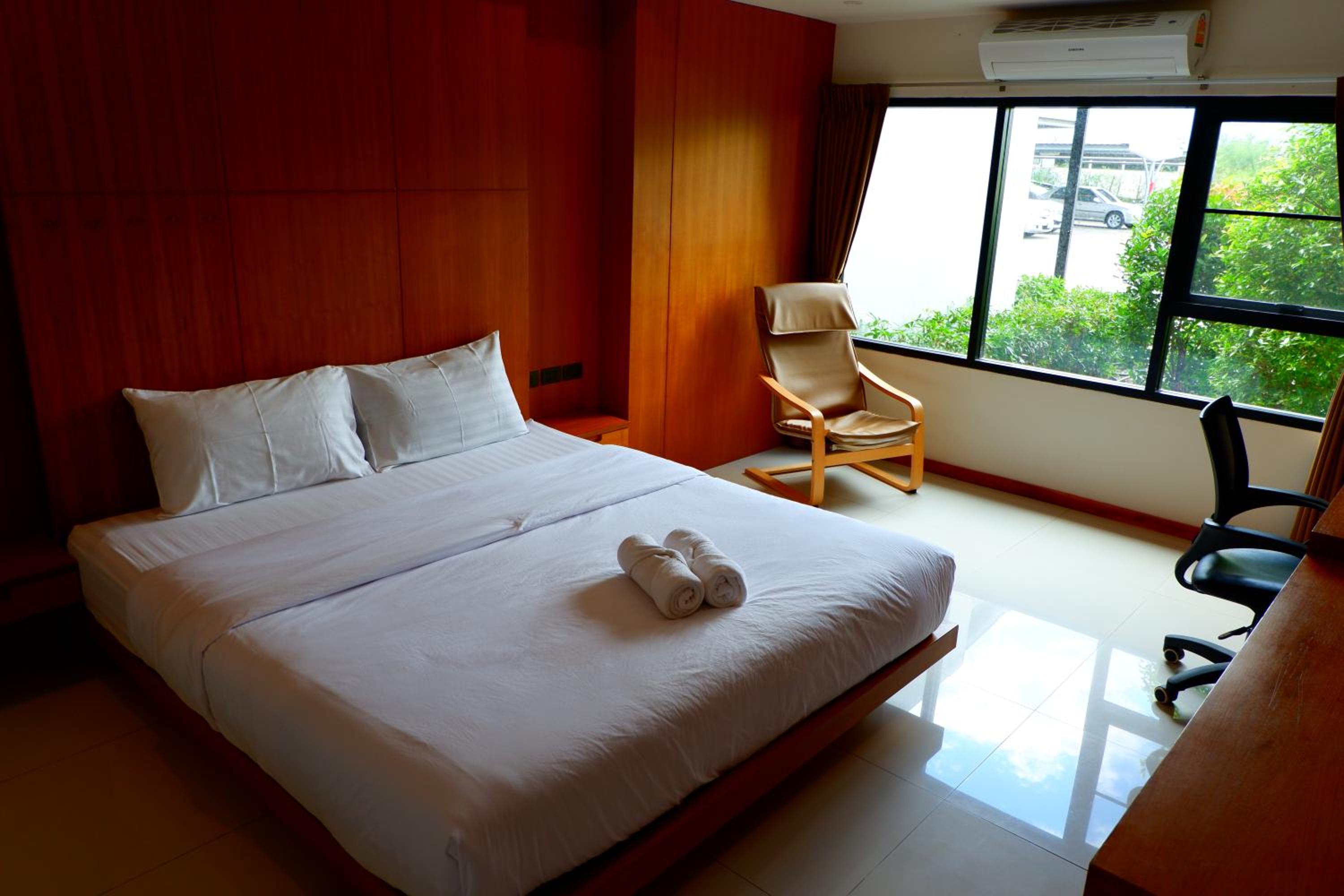 Standard Double Room - Photo 8