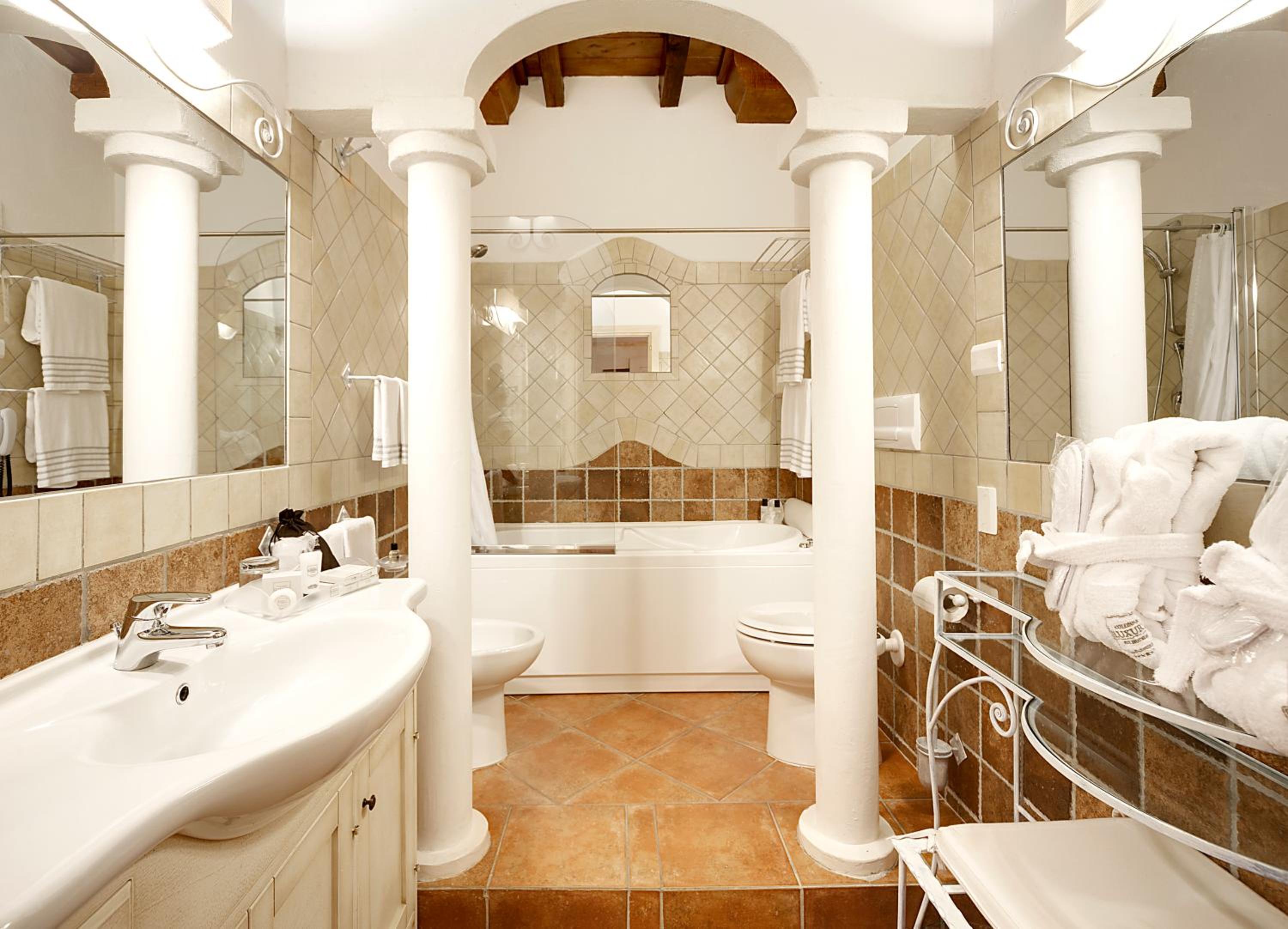 Executive Suite - Photo 2