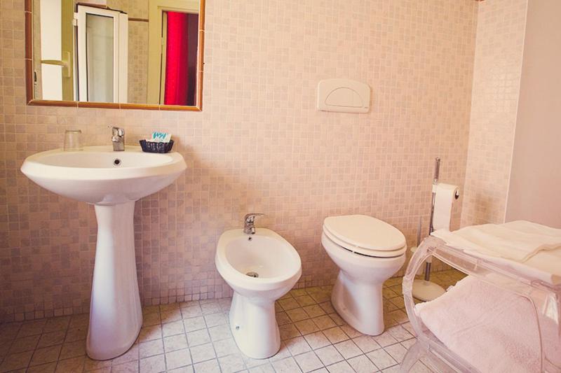 Double Room - Photo 3