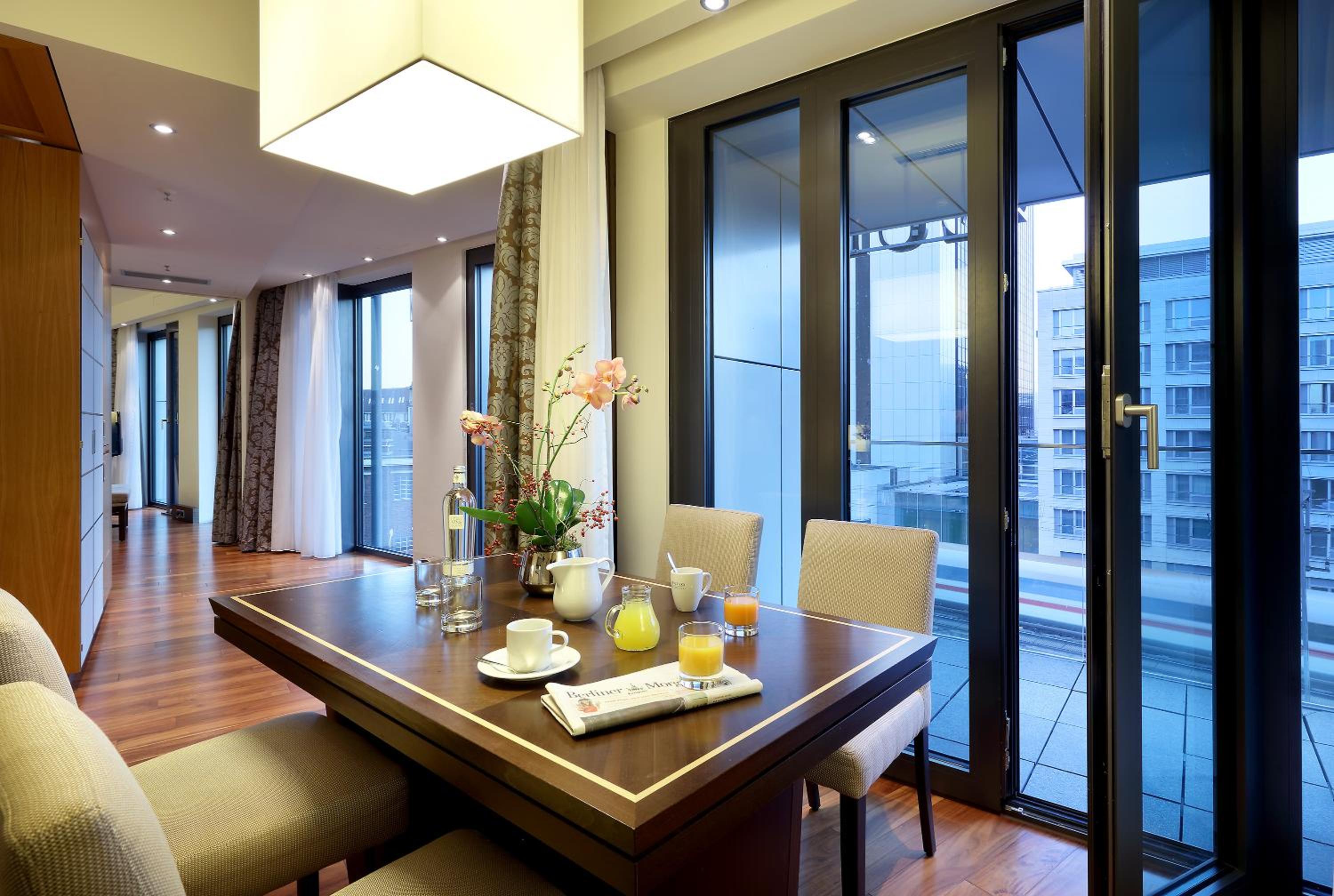 Executive Suite thumbnail 6