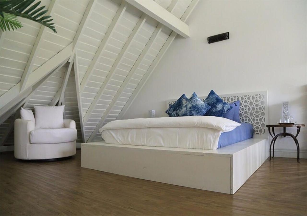 Deluxe King Suite with Jacuzzi photo 1