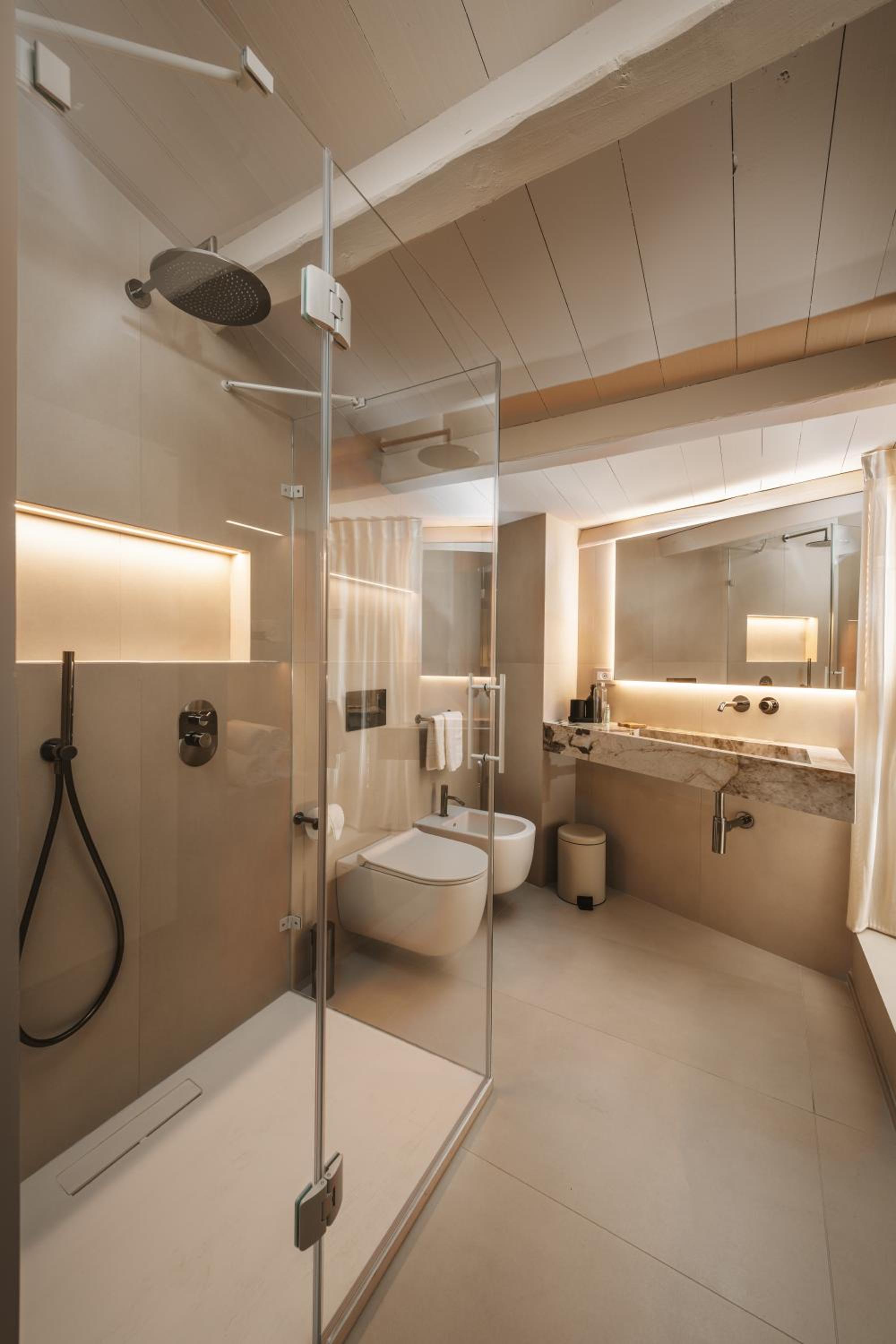 Deluxe Suite with Sea View photo 3