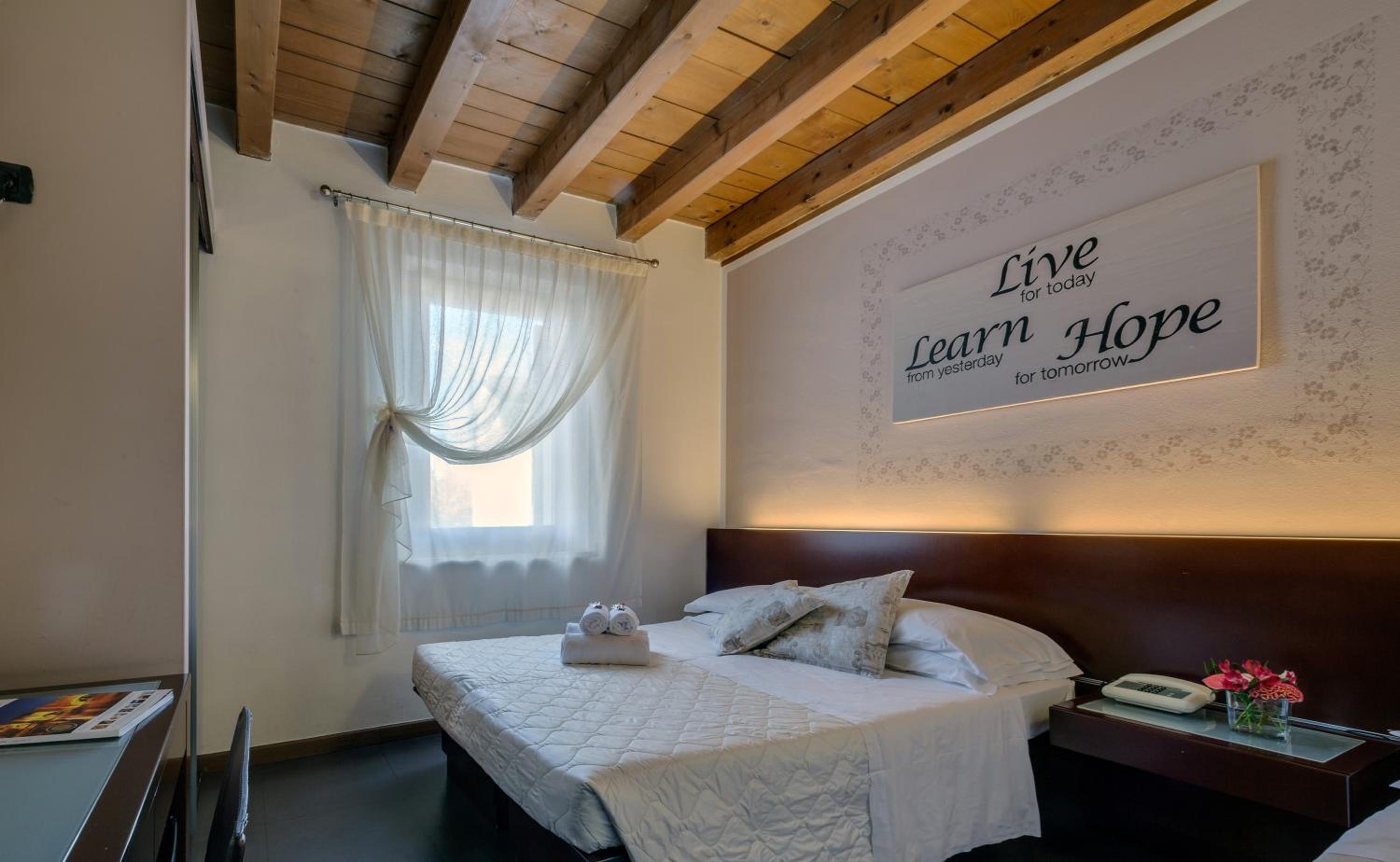 Double Room - Photo 6