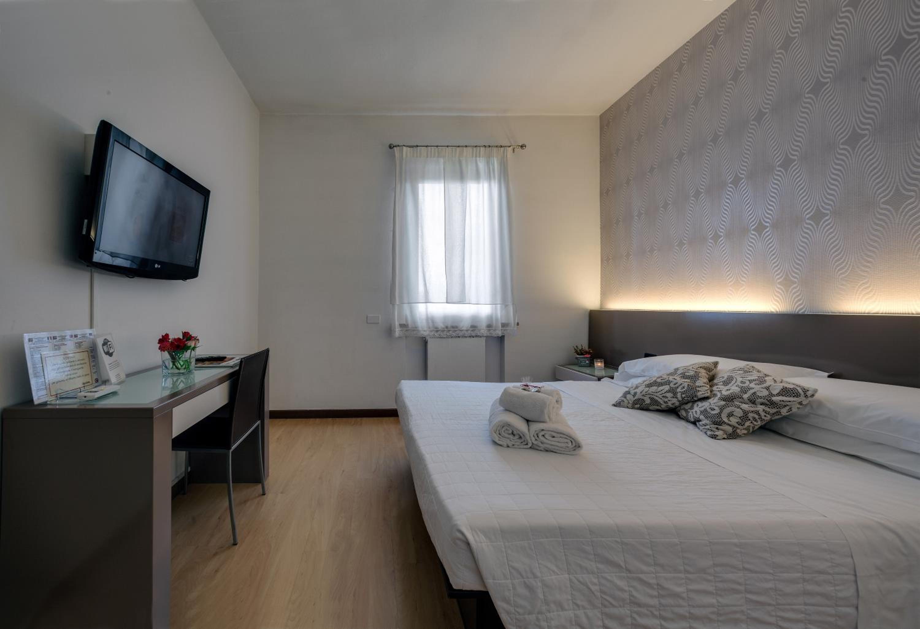 Double Room - Photo 3