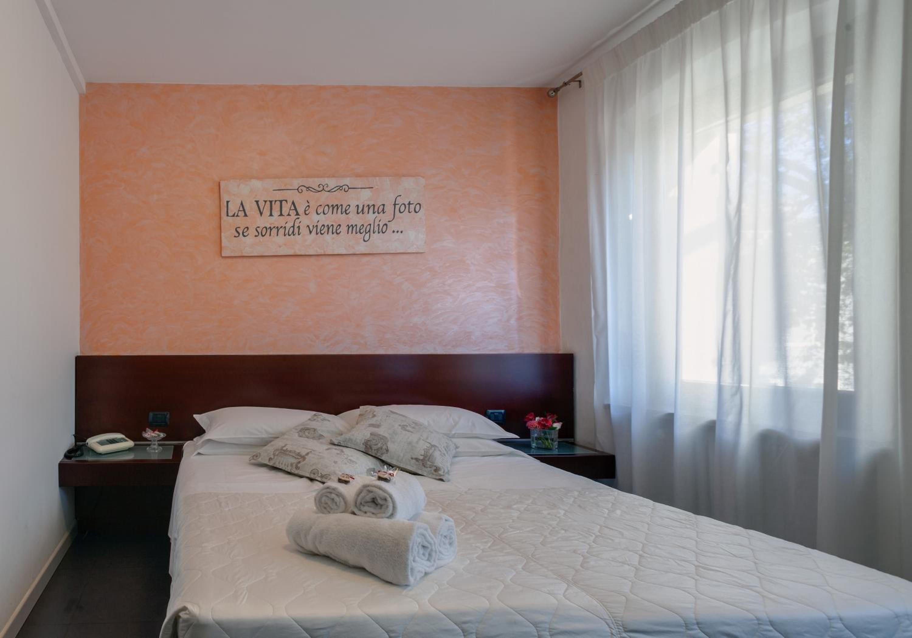 Double Room - Photo 16
