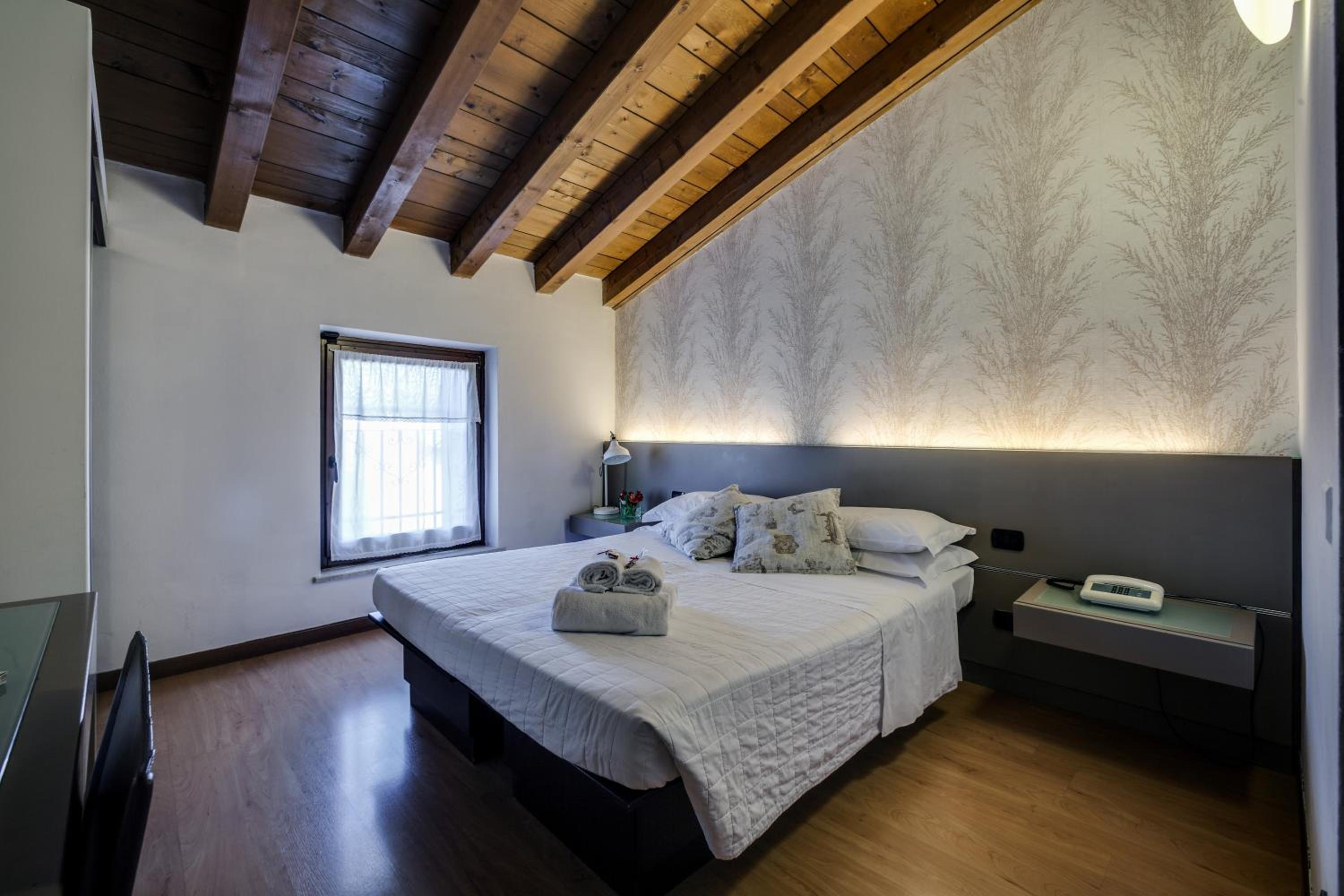 Double Room - Photo 2