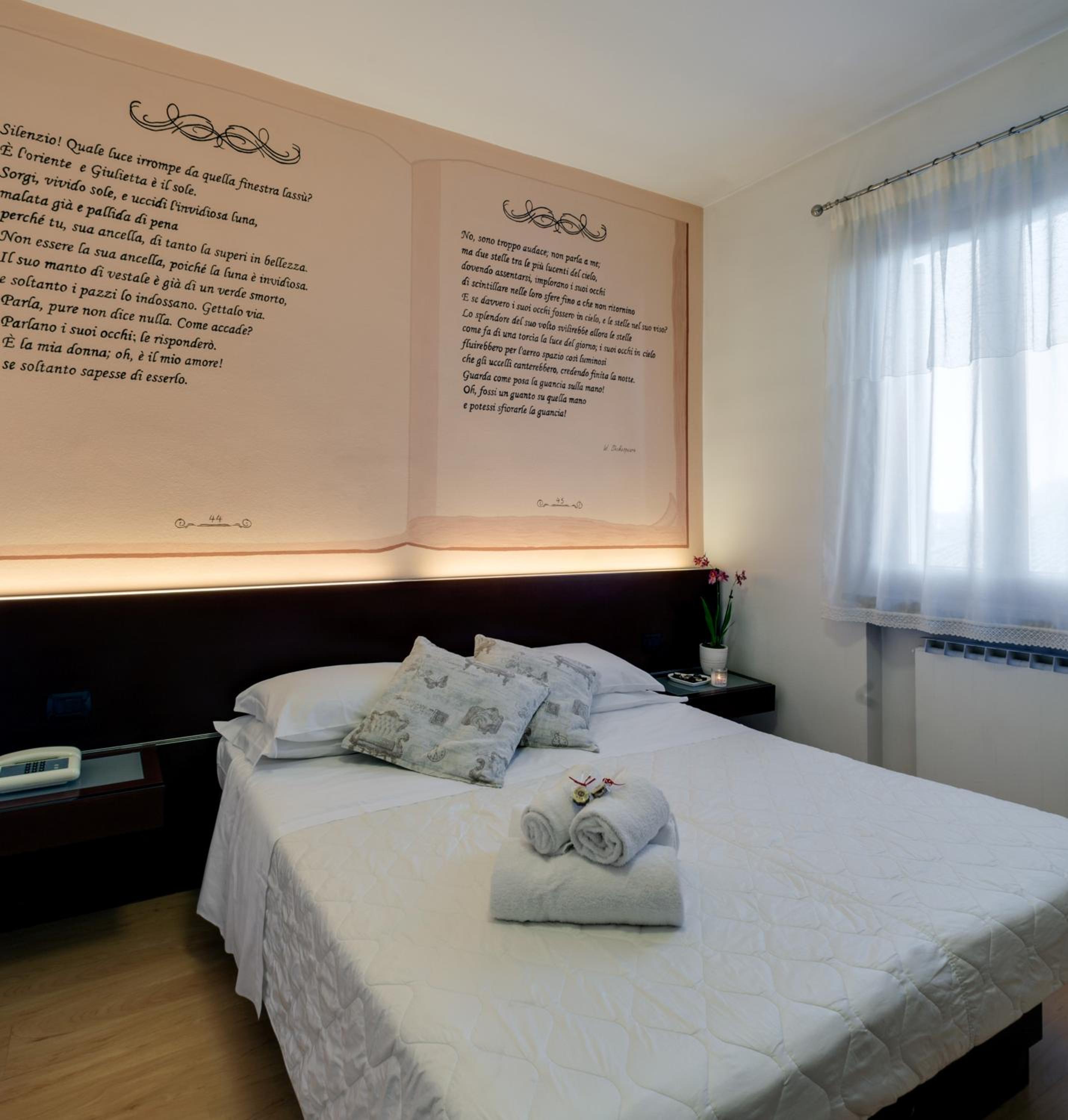 Double Room - Photo 18