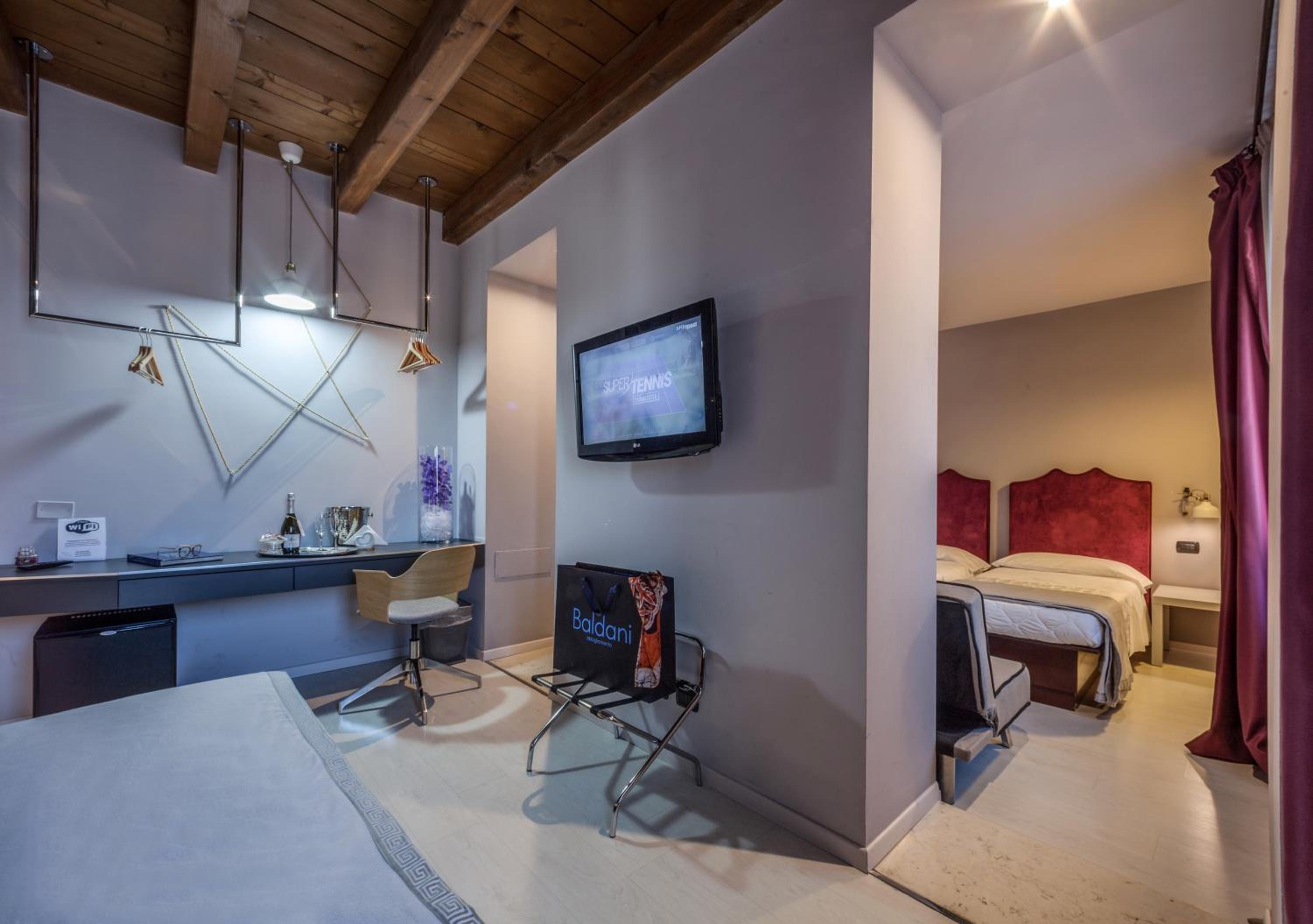 Superior Quadruple Room - Photo 5