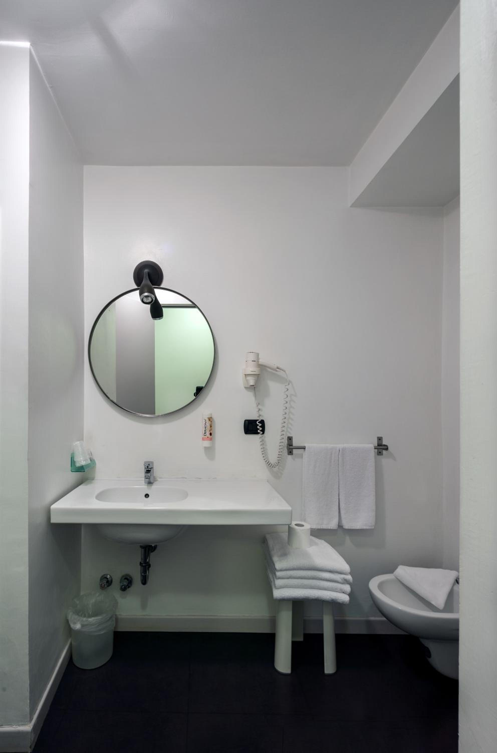 Double Room - Photo 17