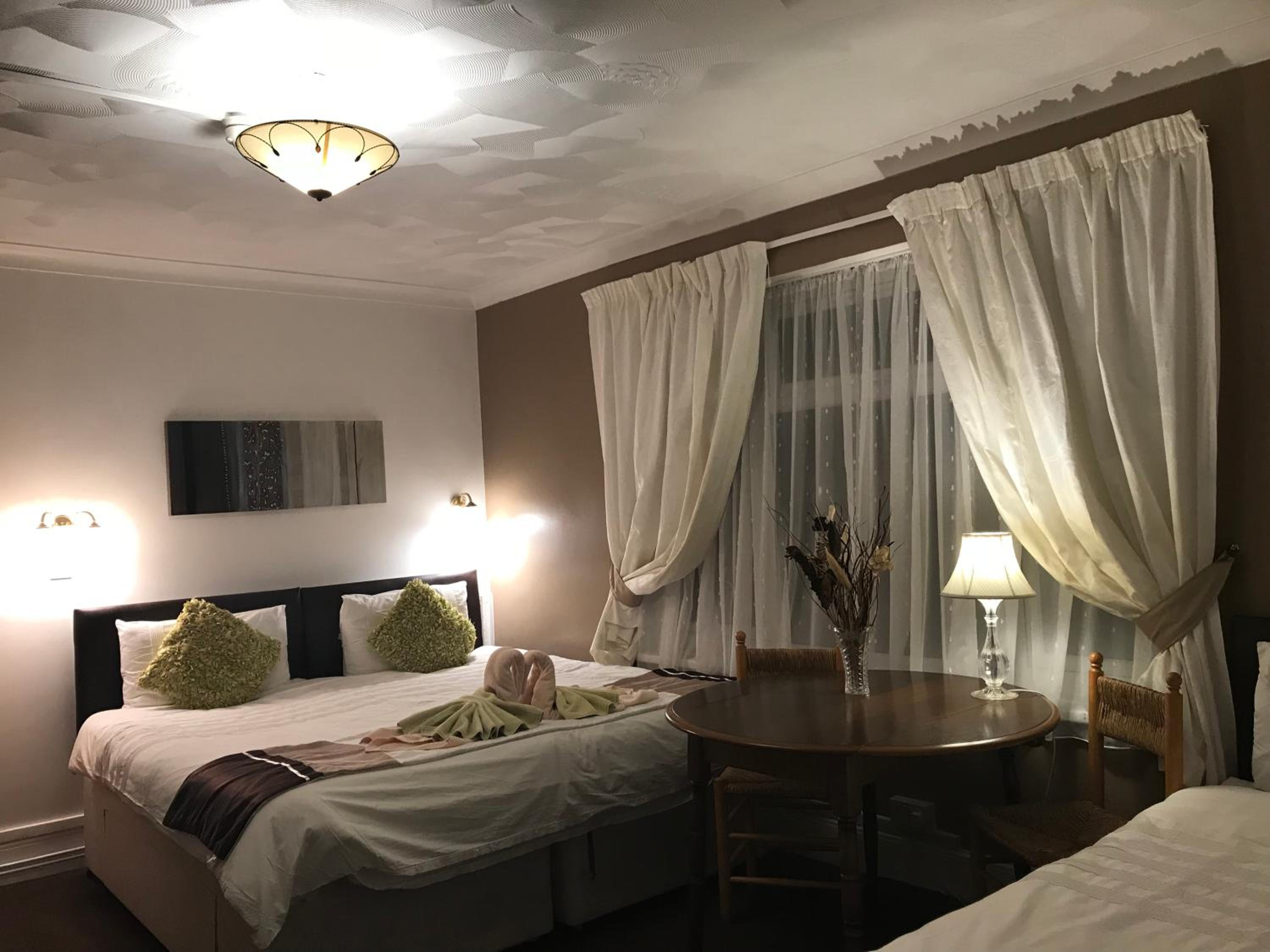 Family Room (2 Adults + 1 Child) photo 1