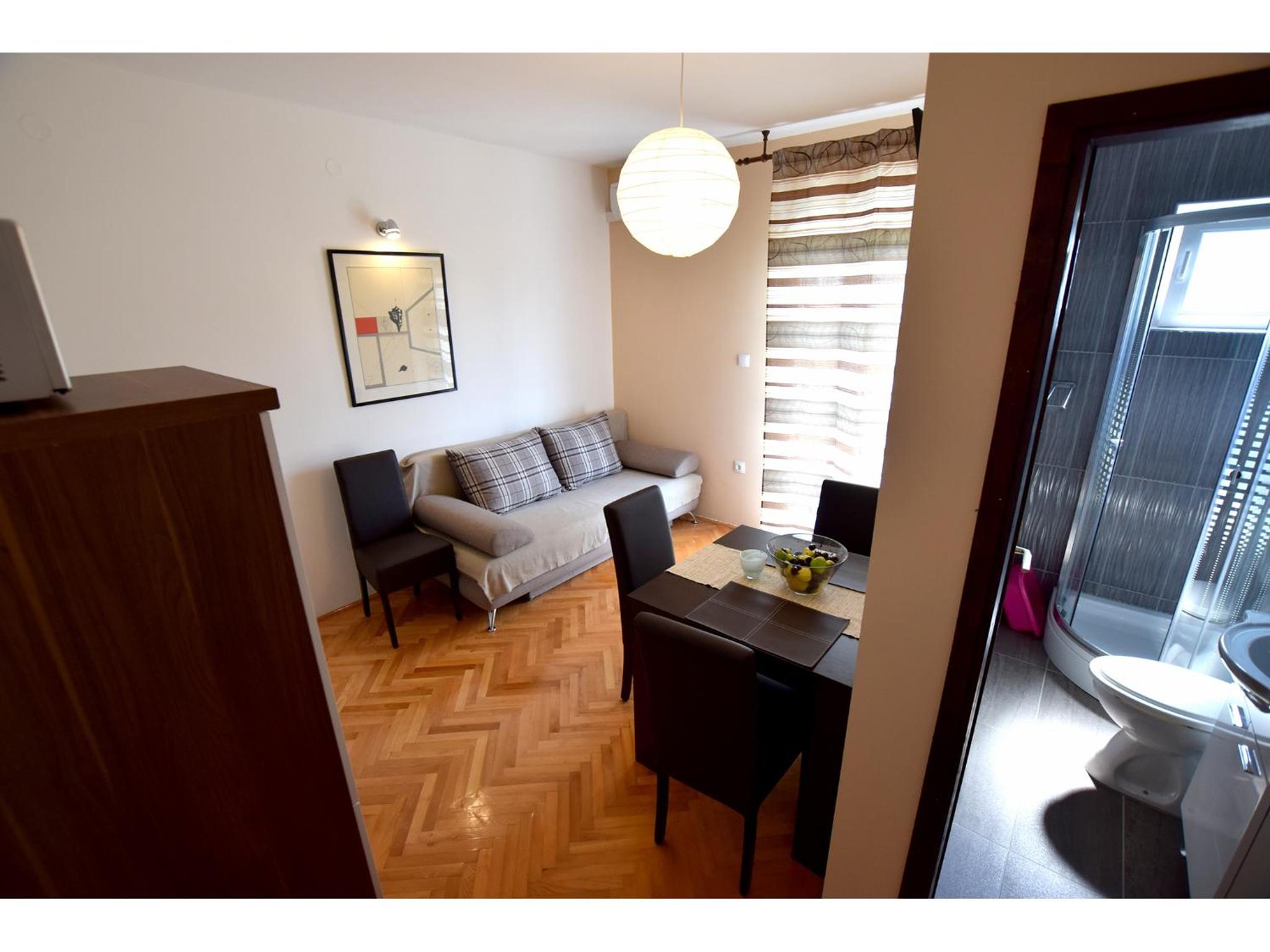 Apartment with Mountain View