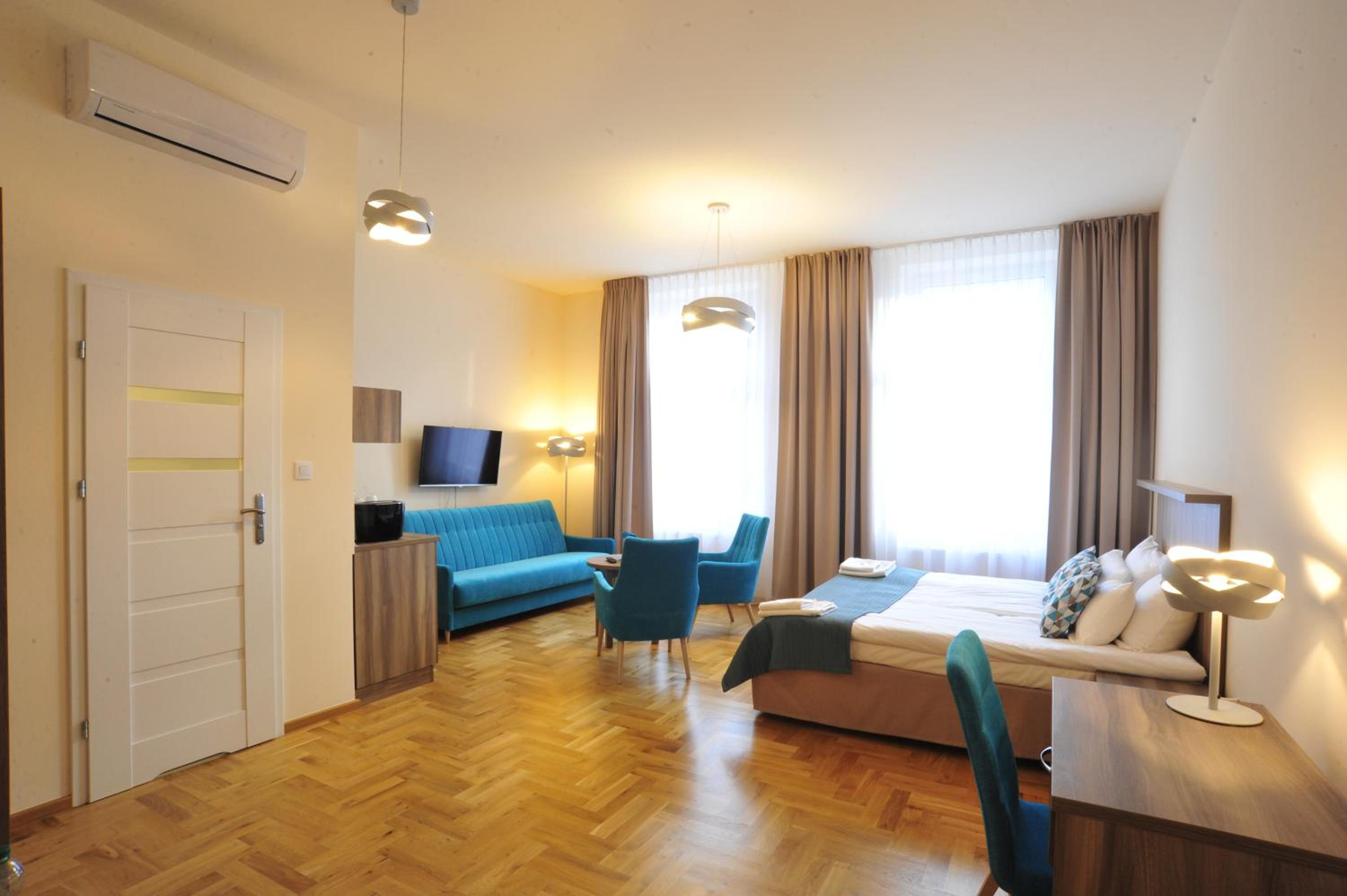 One-Bedroom Apartment photo 1