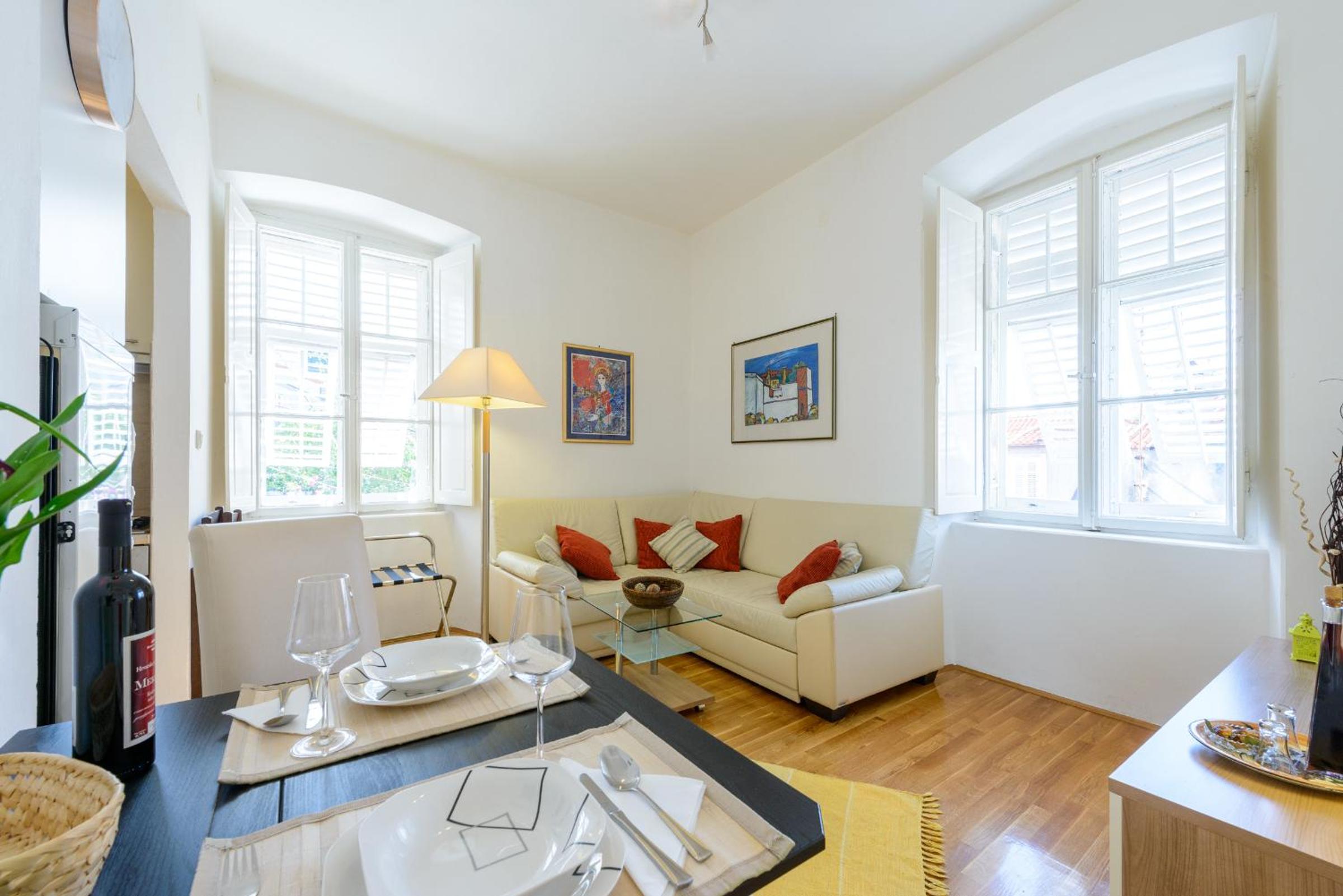 Apartment with Garden View