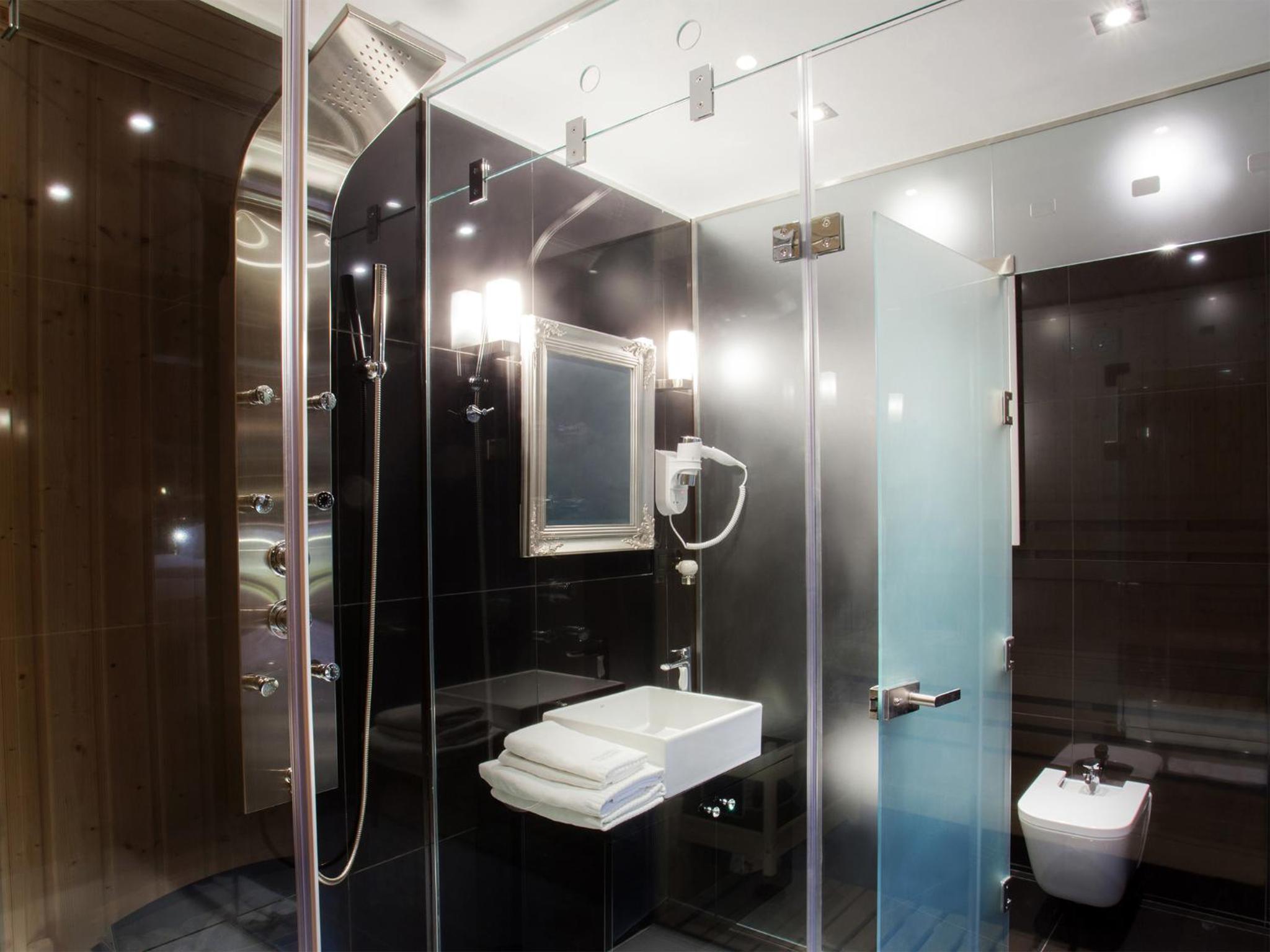 Suite with Main Market Square View photo 3