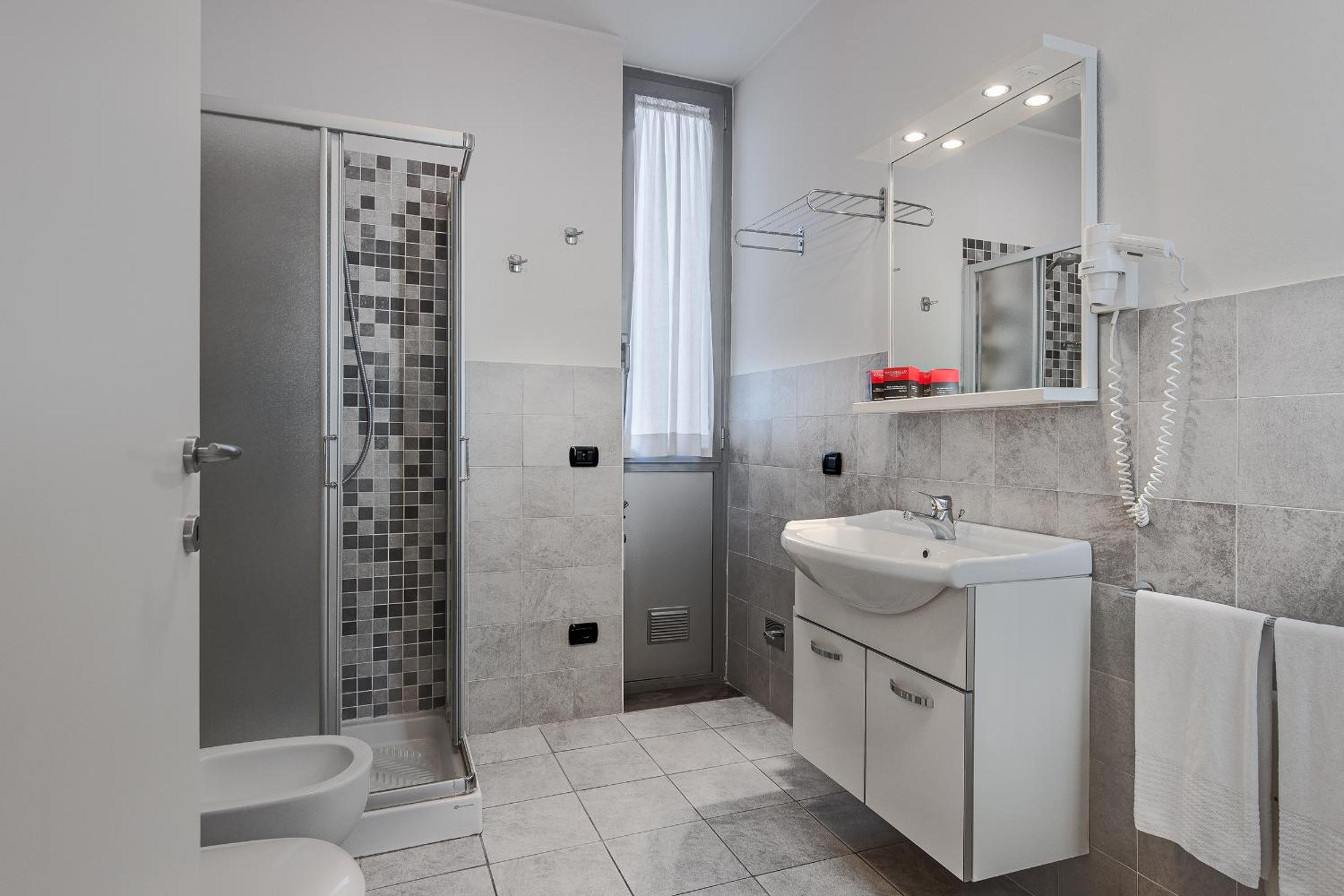 Double or Twin Room - Photo 3