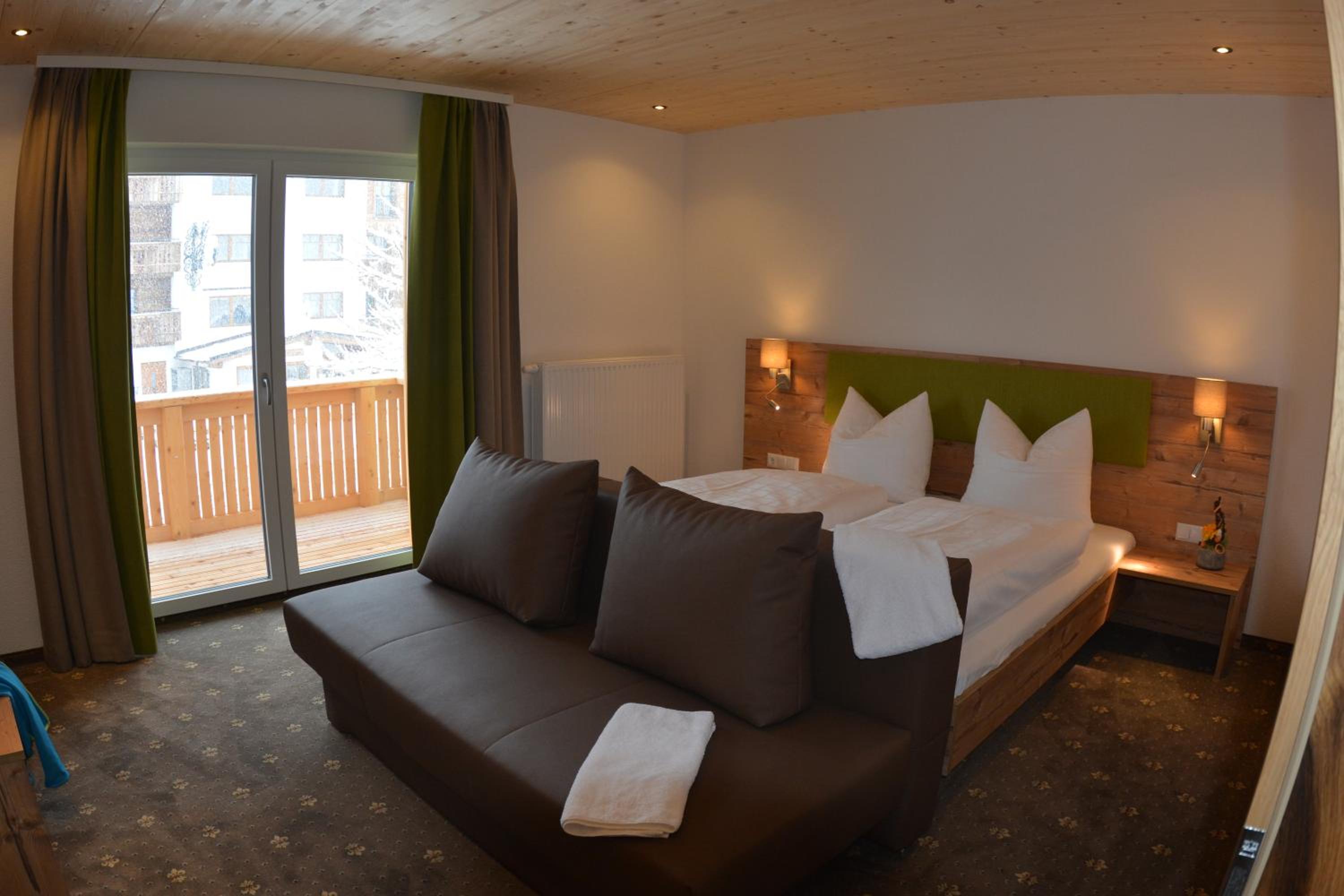 Apartment with Balcony photo 1