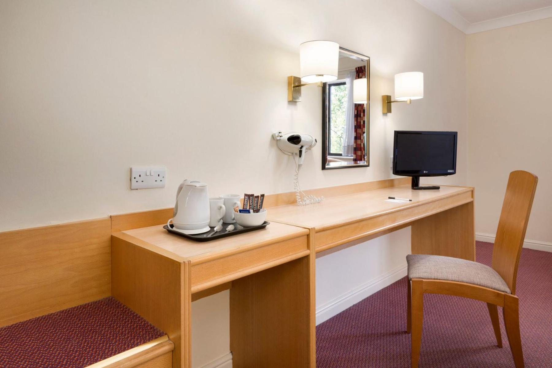 Twin Room - Disability Access photo 3
