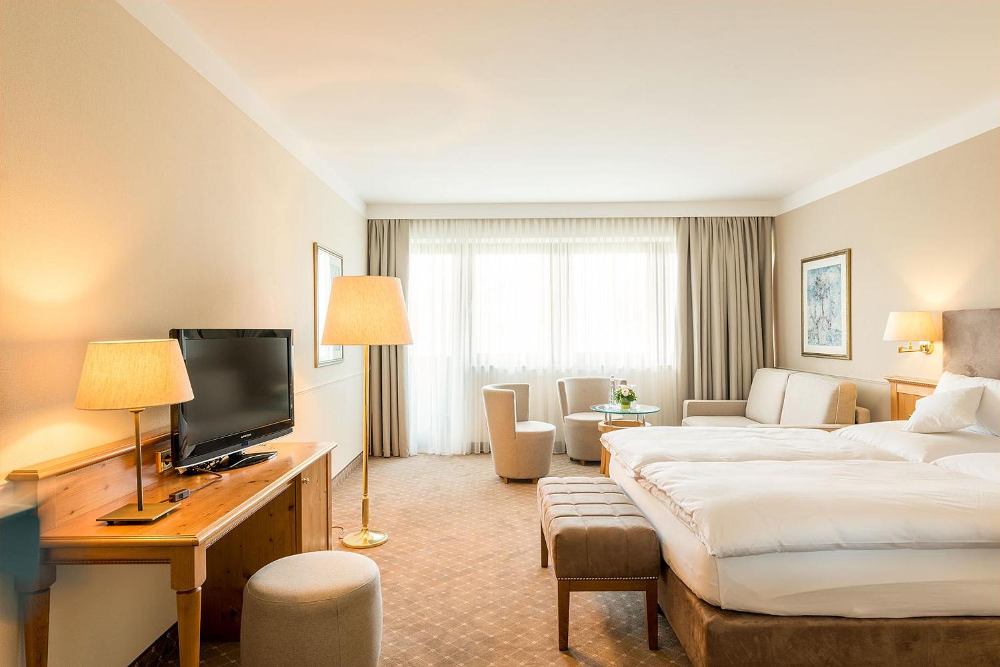 Large Double Room - Photo 3